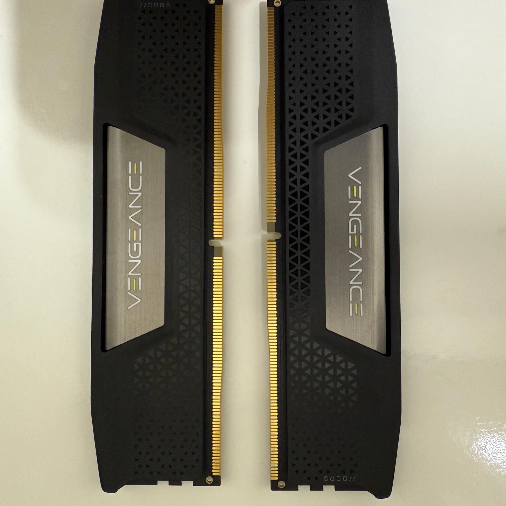 CORSAIR Vengeance 32GB (2 x 16GB) 288-Pin PC RAM DDR5 6000 (PC5 48000) Model CMK32GX5M2E6000C36