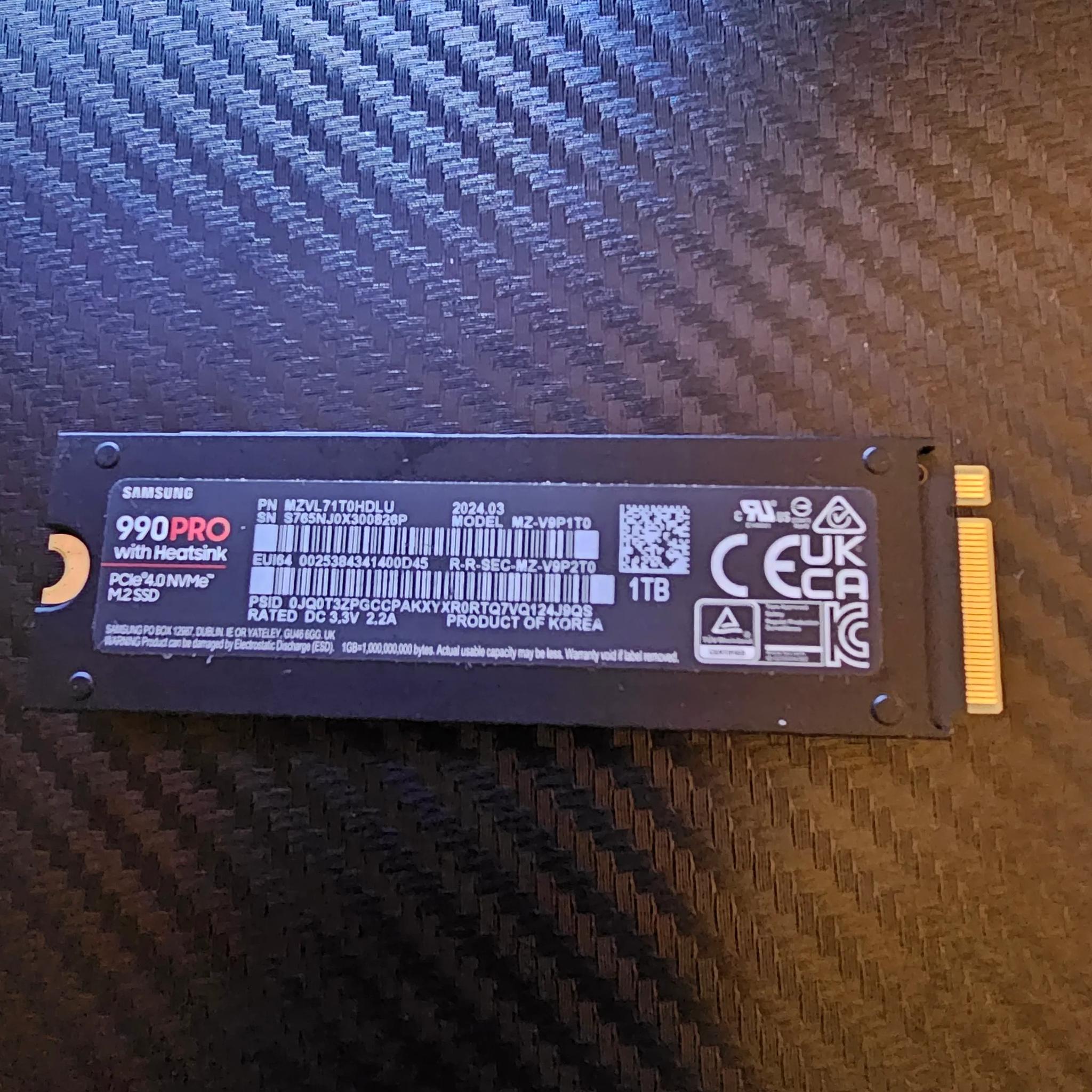 SAMSUNG 990 PRO w/ Heatsink SSD 1TB PCIe 4.0 M.2 Internal Solid State Hard Drive