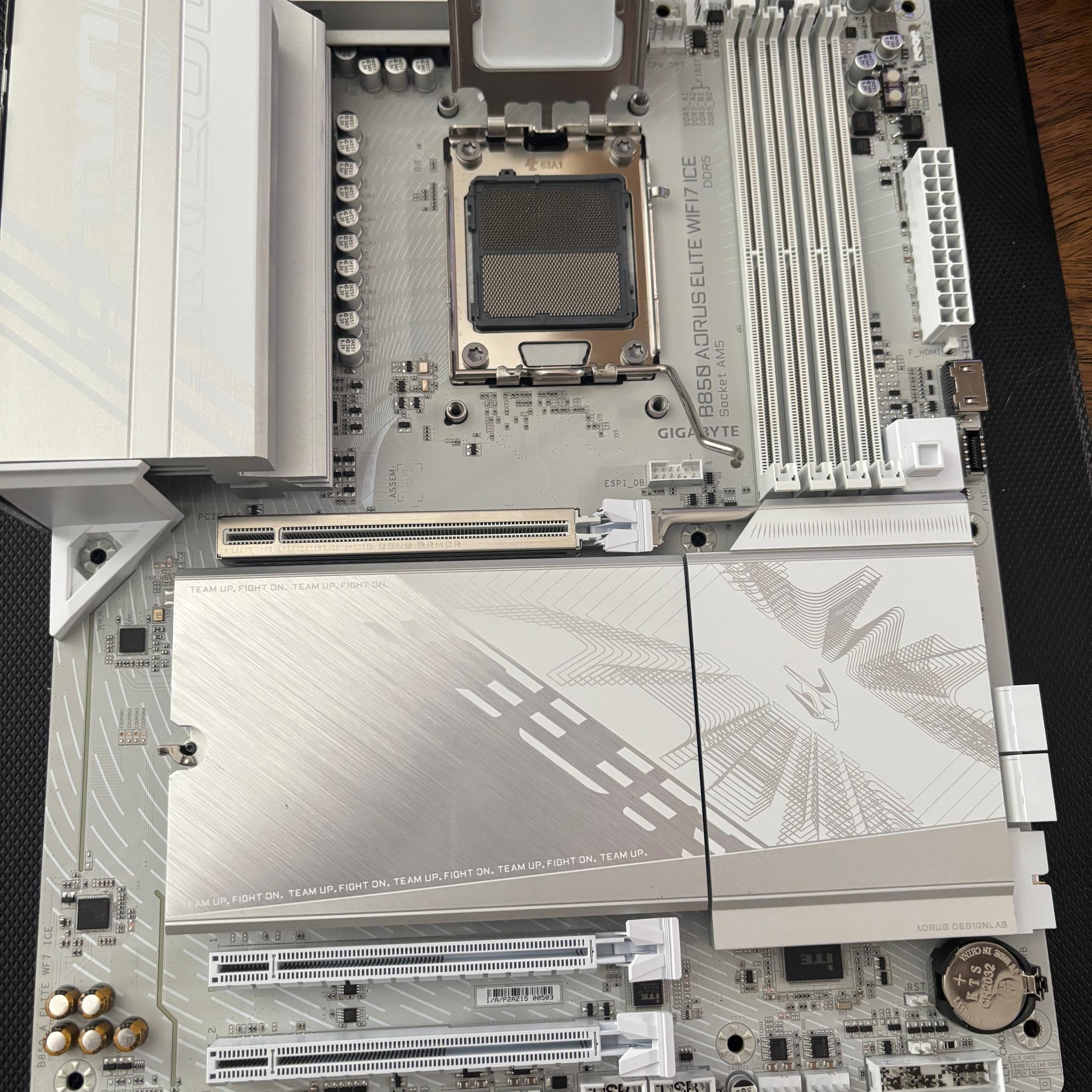 GIGABYTE B850 AORUS ELITE WIFI7 ICE