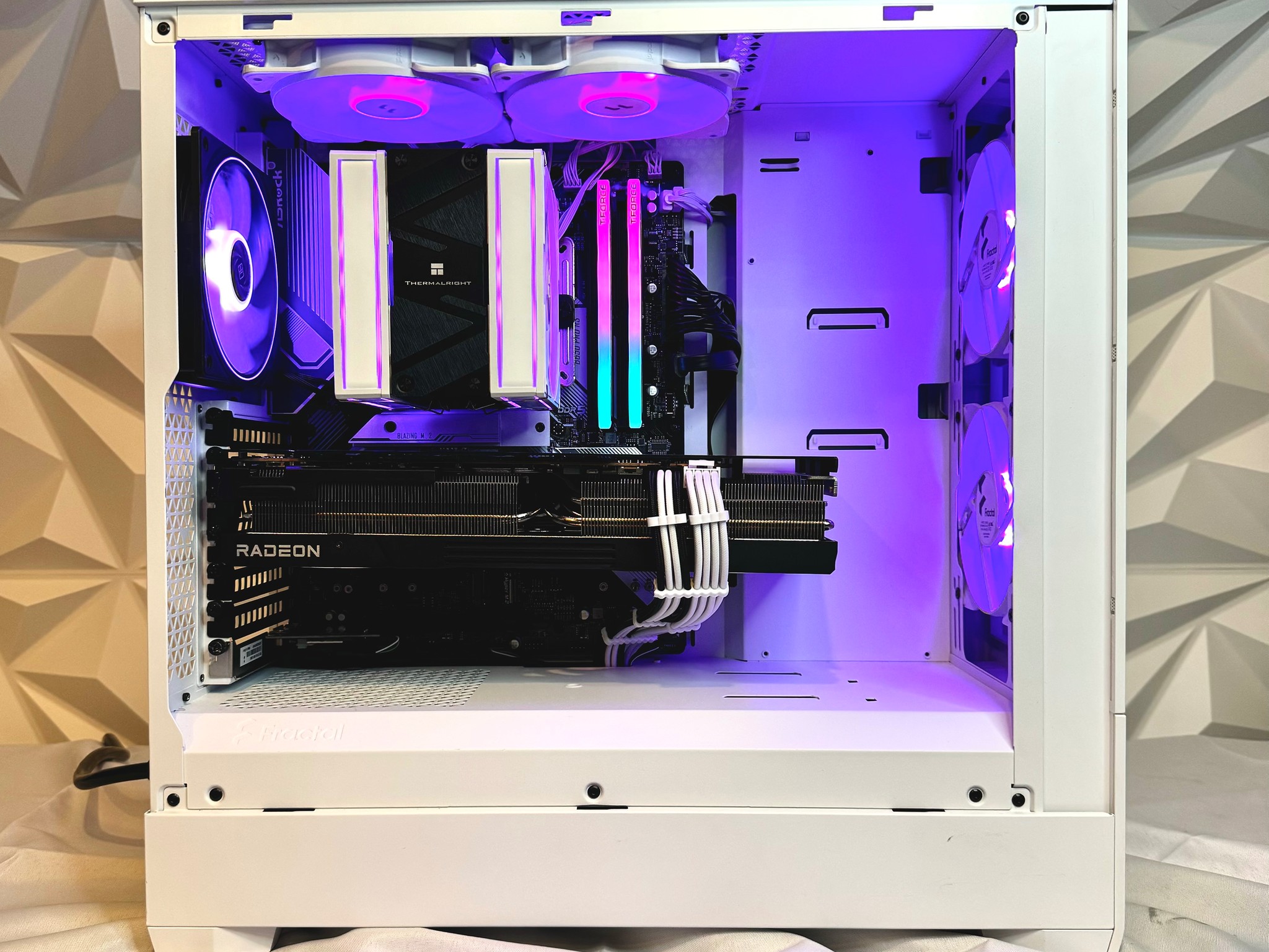 R7 7700, RX 7900XT, 32gb ram, 1 tb NVME, and WI-FI "Yin-Yang Bunny"