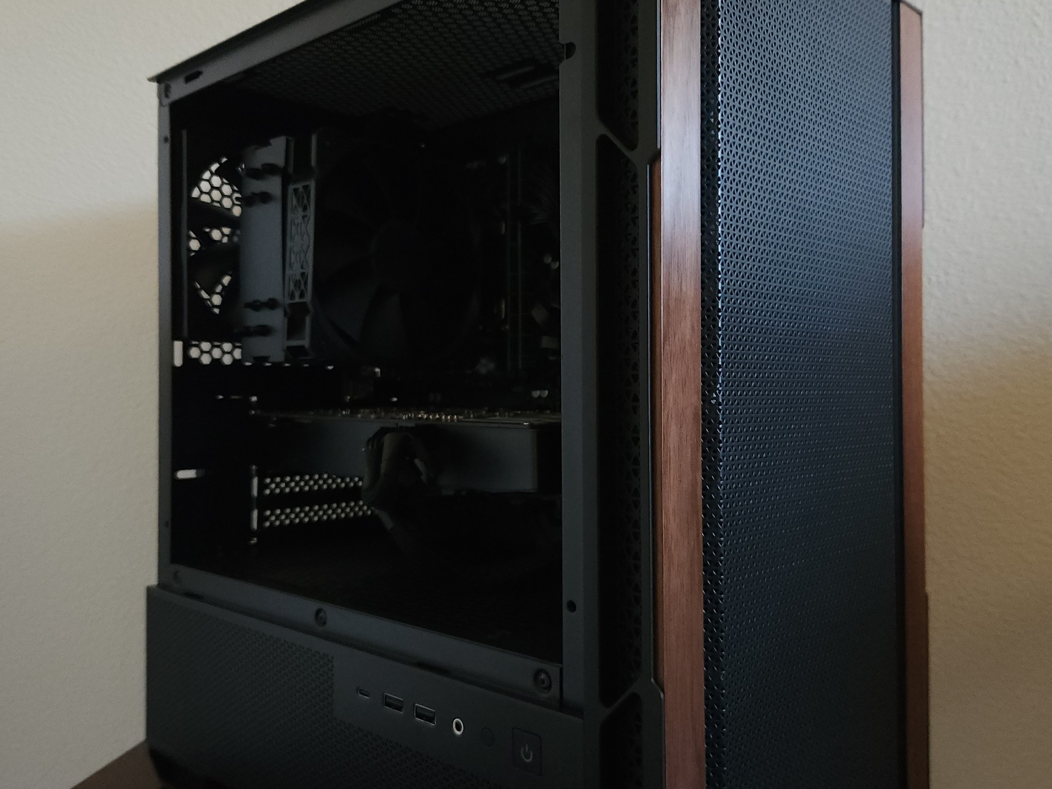 Minimalist Gaming PC – GTX 970 | 16GB RAM | 240GB SSD | Windows 11 Pro