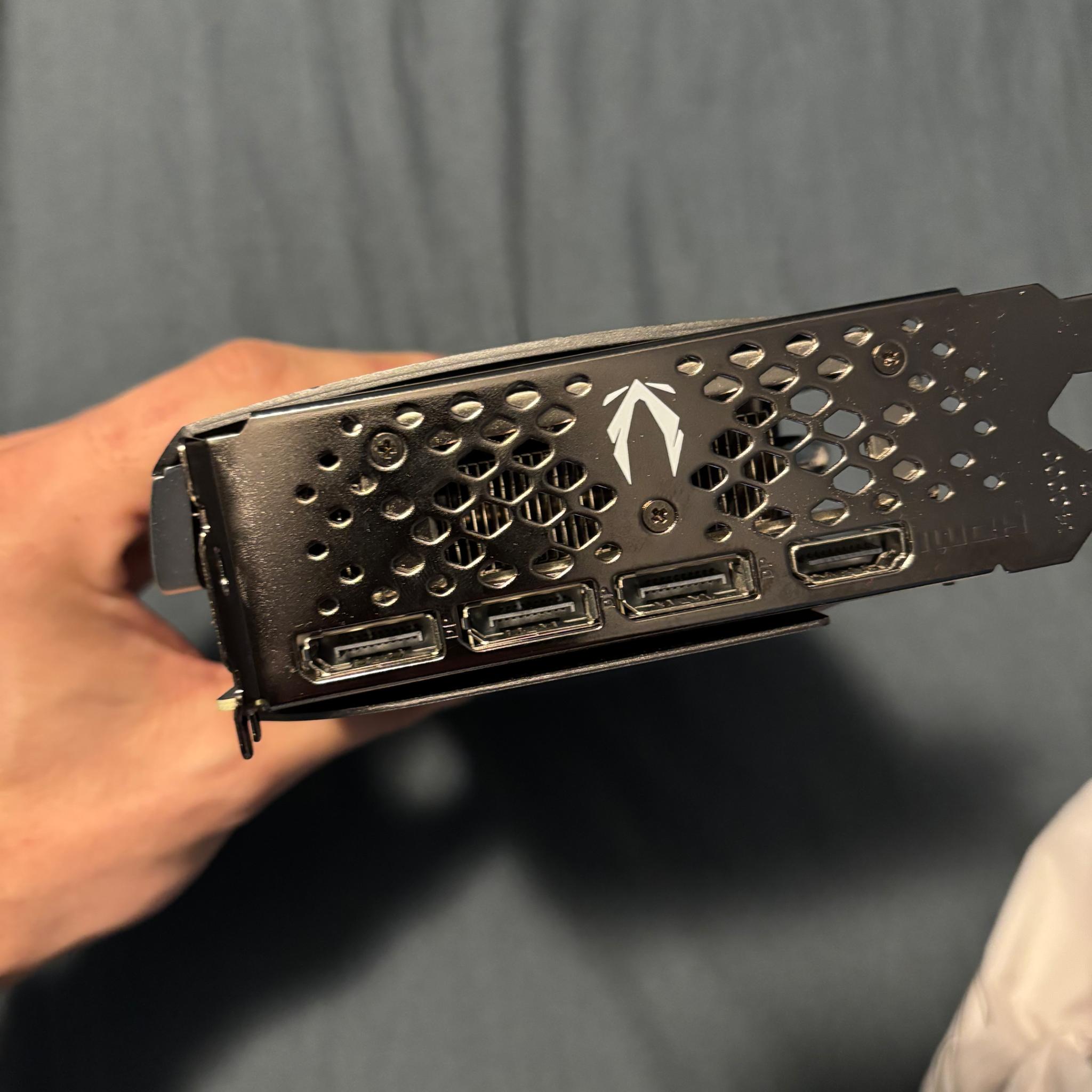 RTX 4070 twin fan zotac gaming 12g vram