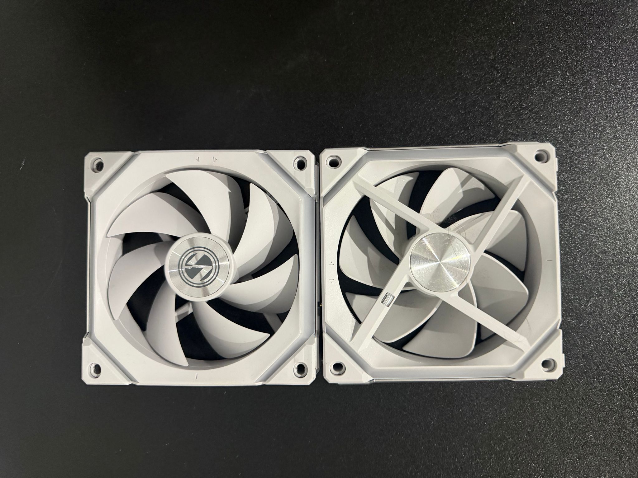 NZXT LCD Screen AIO AM5 + 9 Wireless Lian Li Fans White + Controller/hub Free Shipping