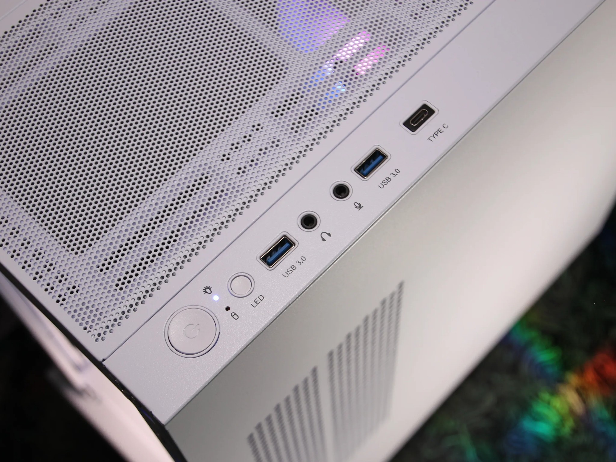 𝑪𝑹𝑬𝑺𝑻 // Ryzen 7 7700X, RX 9070 // Upper Mid-Range Gaming PC
