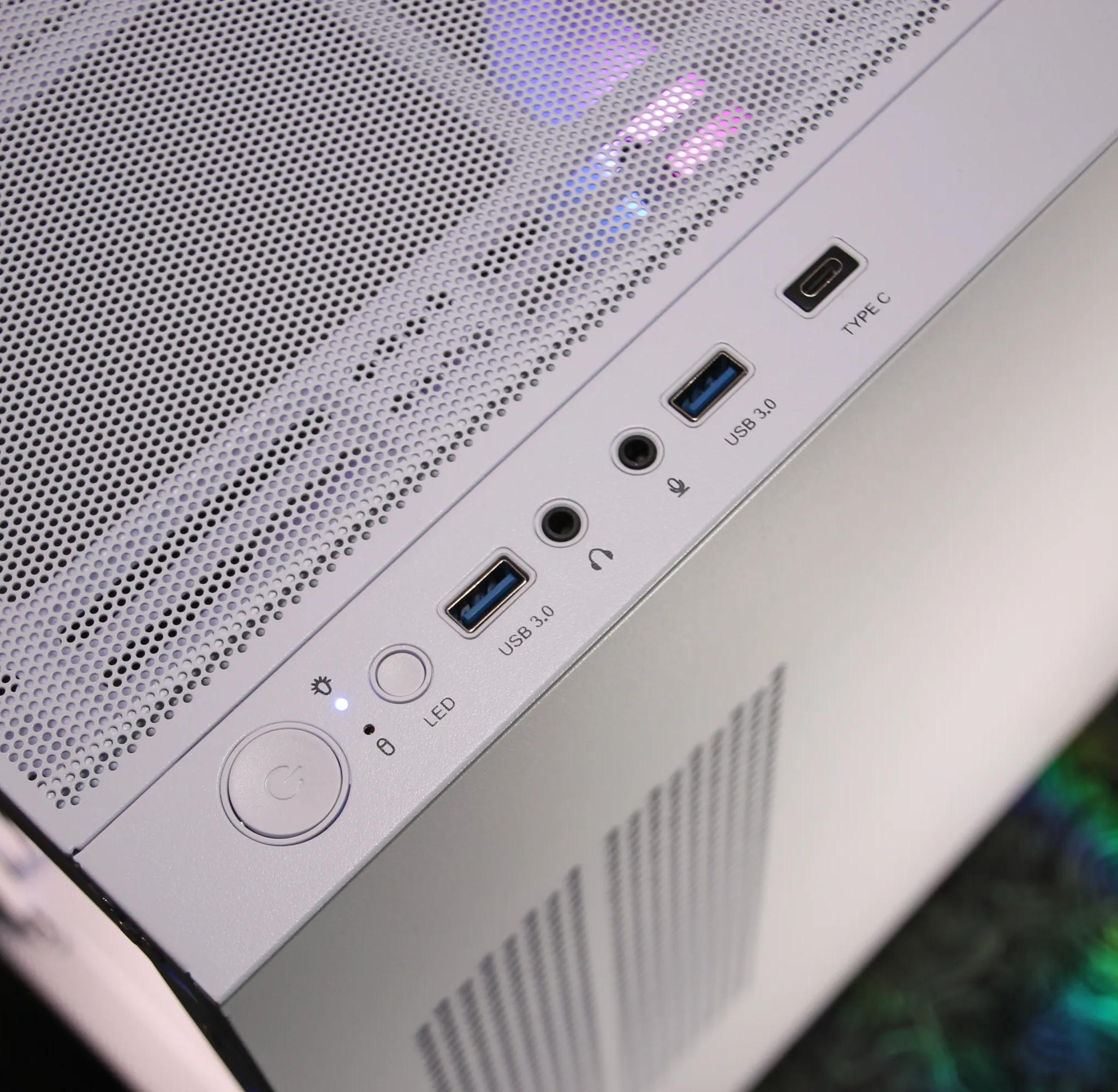 𝑪𝑹𝑬𝑺𝑻 // Ryzen 7 7700X, RX 9070 // Upper Mid-Range Gaming PC