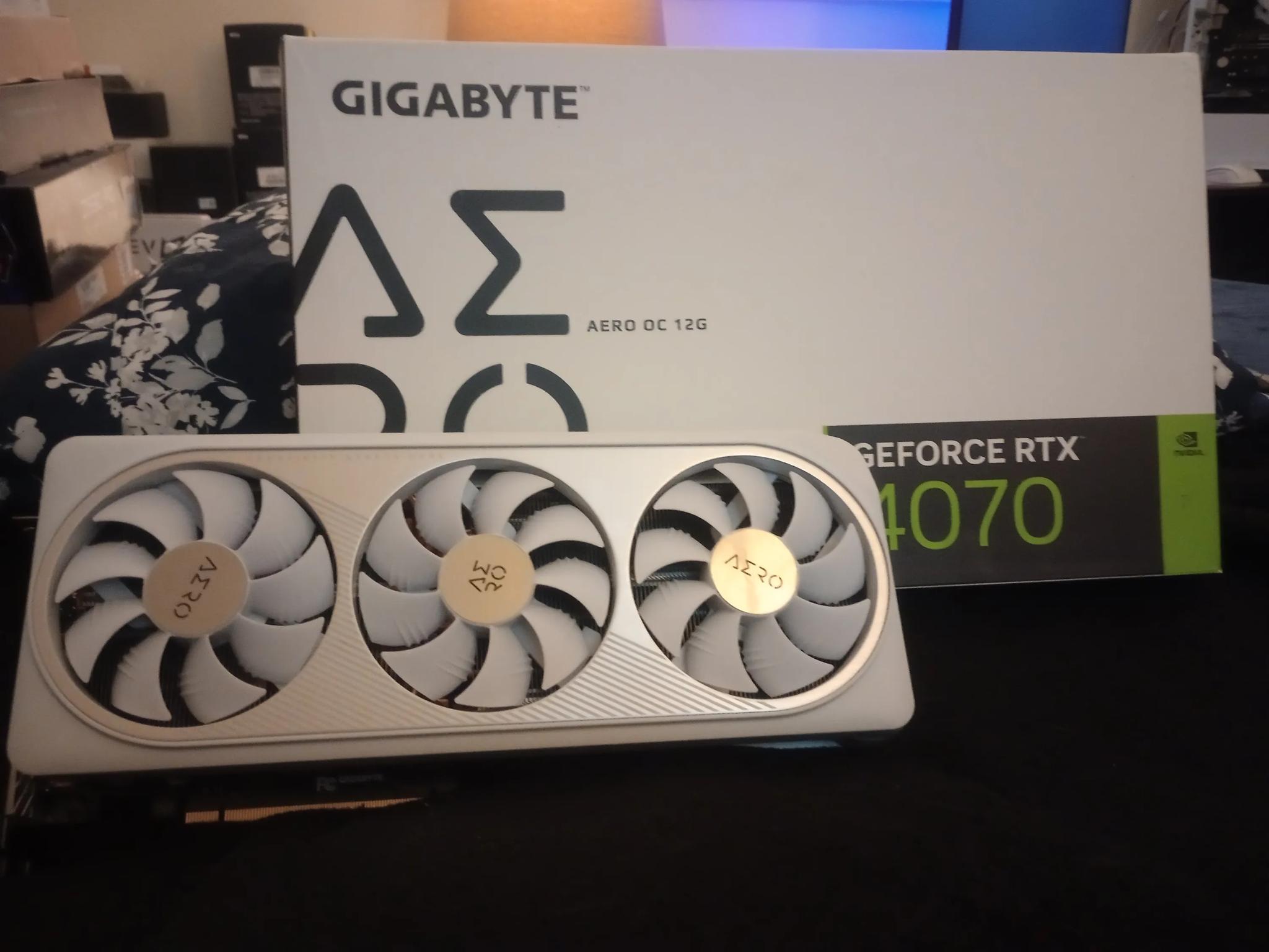 GeForce RTX 4070 Gigabyte Aero OC 12G