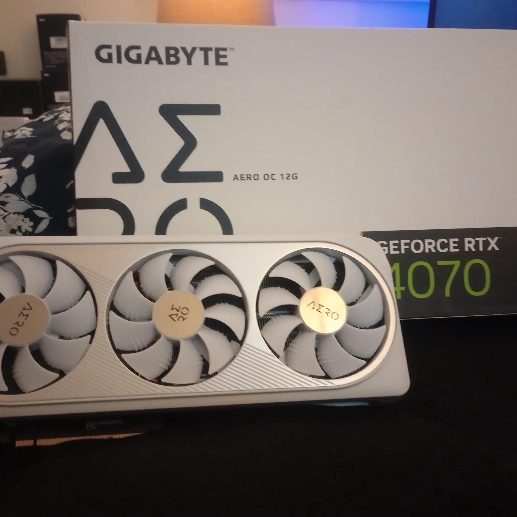 GeForce RTX 4070 Gigabyte Aero OC 12G
