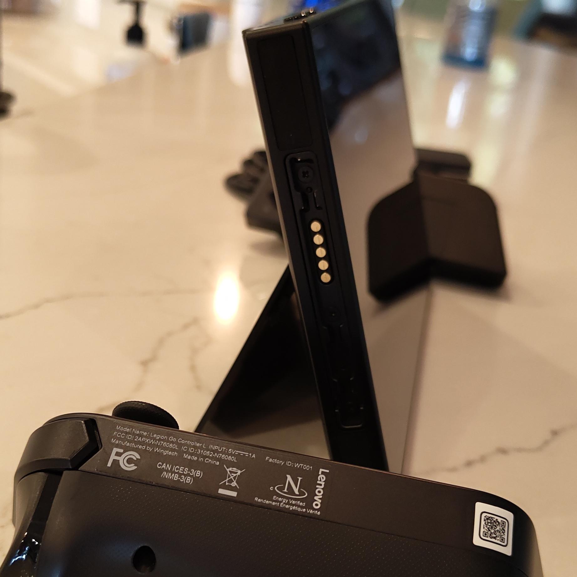 Lenovo LEGION GO 8.8" 144hz 16GB 1TB Gaming Handheld