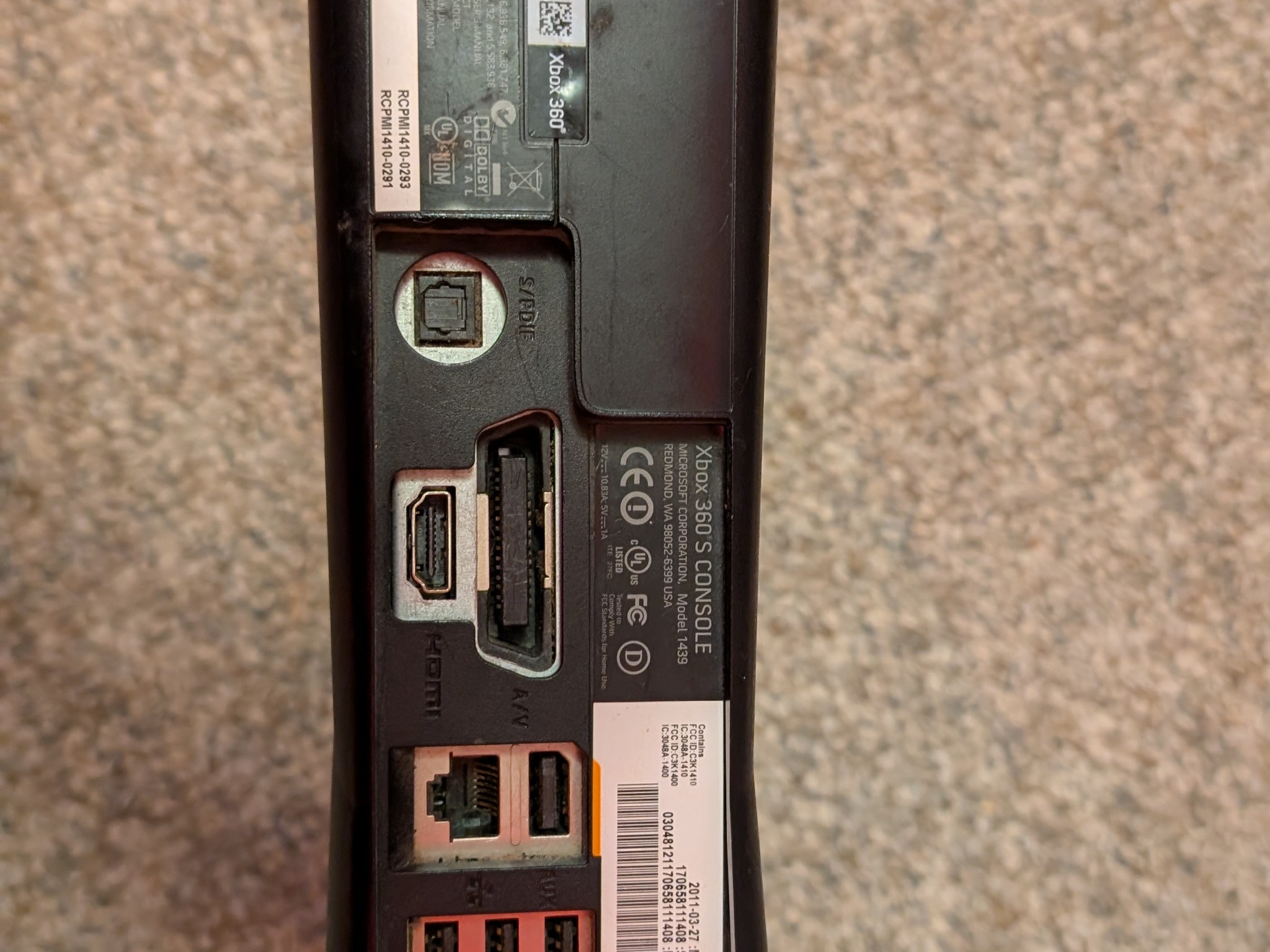 Xbox 360 Slim (w/ 250GB HDD)