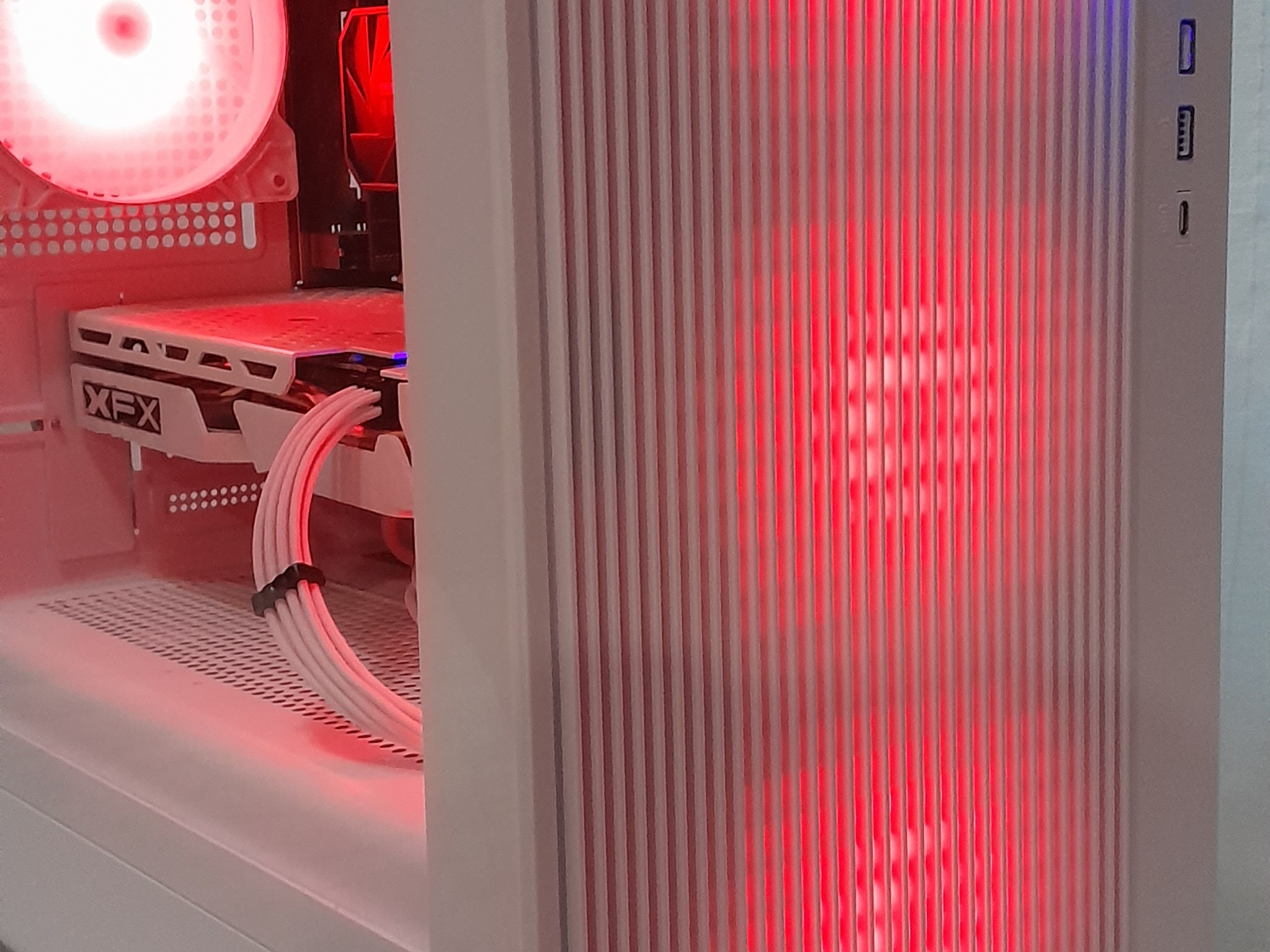 GLACIER PHANTOM WHITE GAMING PC 1080P HIGH SETTINGS