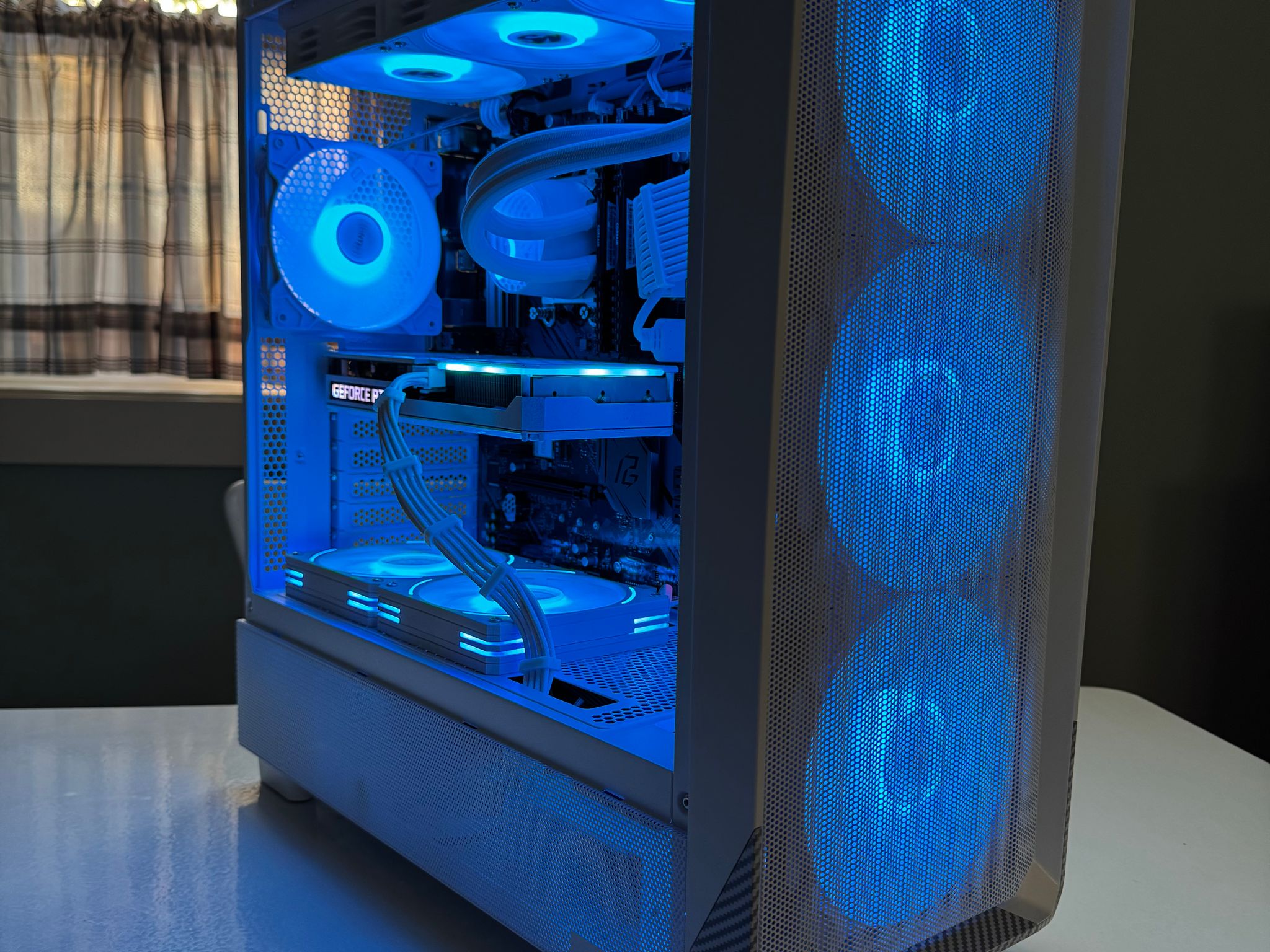 Frost Apex  | Custom Gaming PC | 3060 TI - R5 5500 - 16GB Ram - 1tb SSD