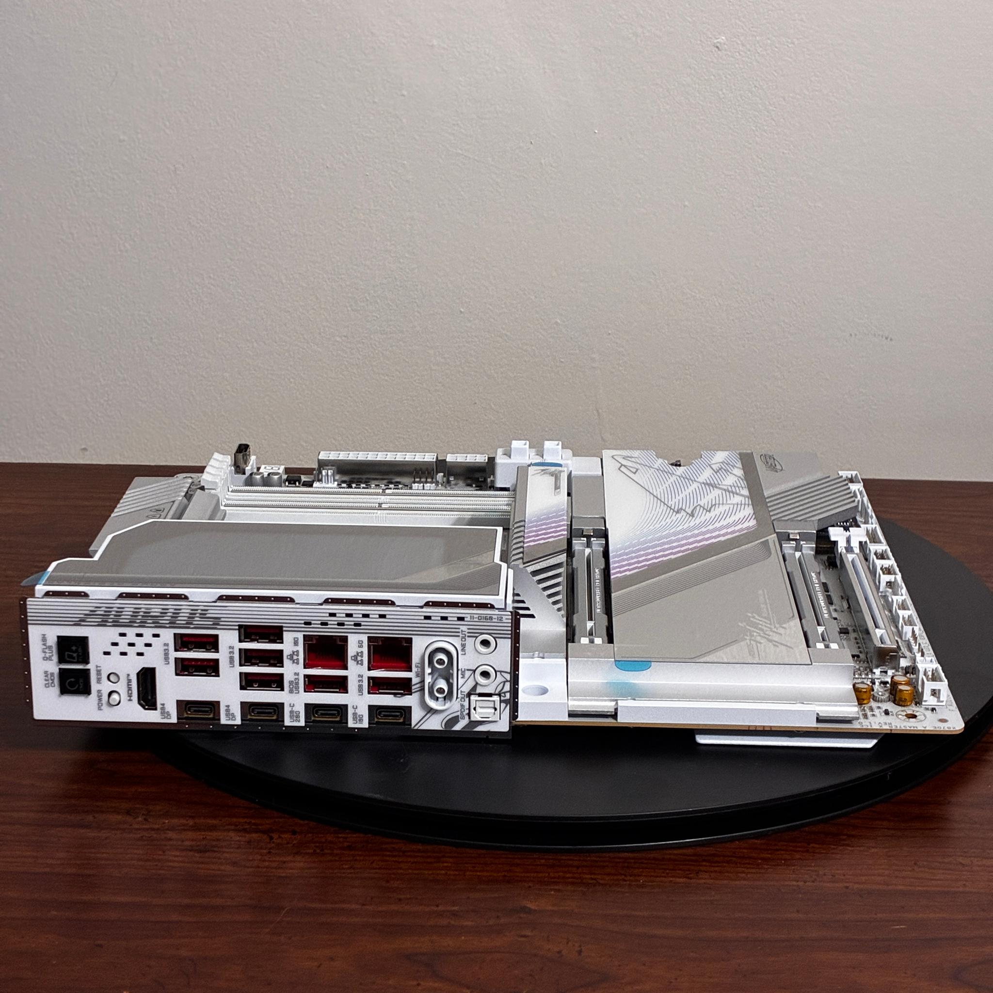Gigabyte X870E Aorus Master X3D ICE