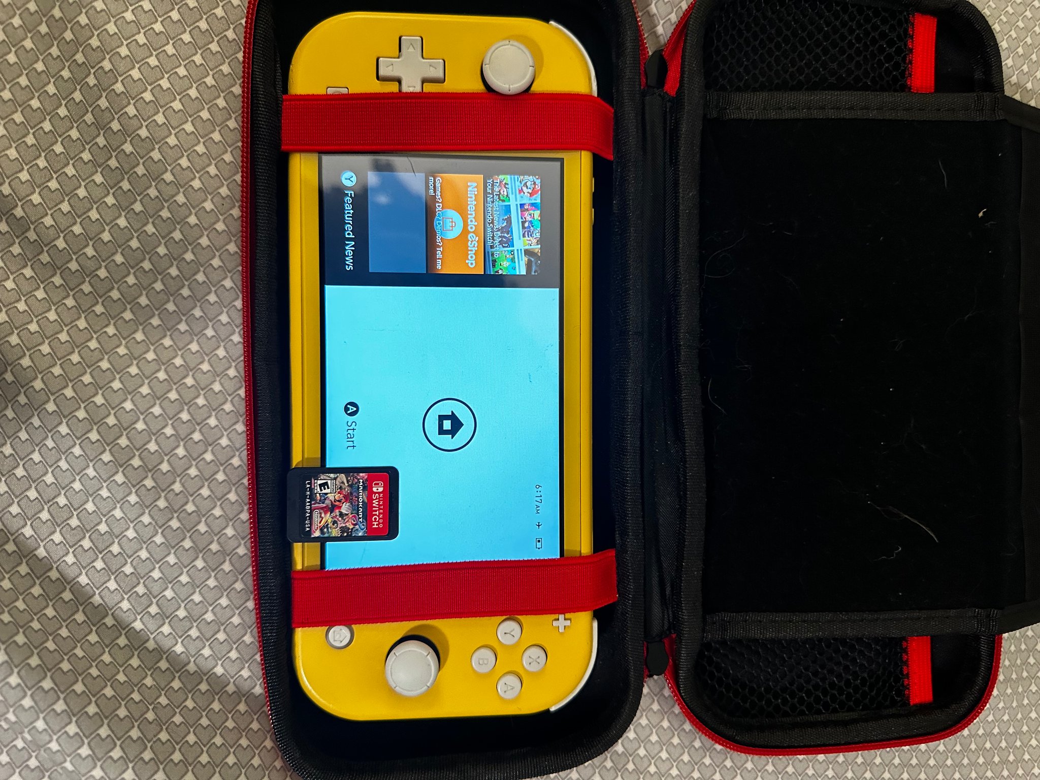 Nintendo Switch Lite w/ Mario kart 8 deluxe/Carry case