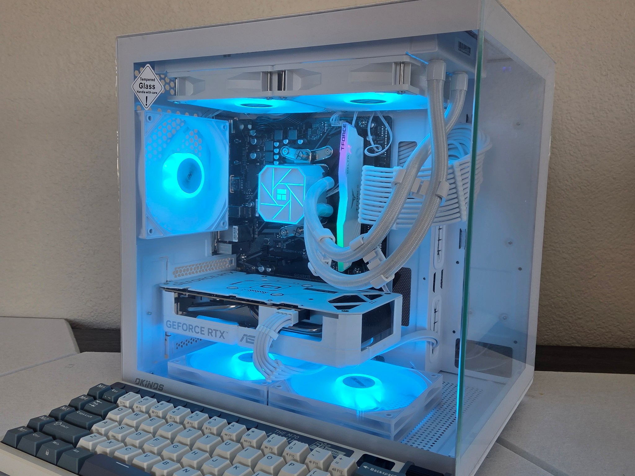 🐻‍❄️ Frost Mirage | RTX 5060 White | Ryzen 5 5500 | AIO Cooled | White/Blue Mech Keyboard ❄️🤍