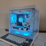 🐻‍❄️ Frost Mirage | RTX 5060 White | Ryzen 5 5500 | AIO Cooled | White/Blue Mech Keyboard ❄️🤍