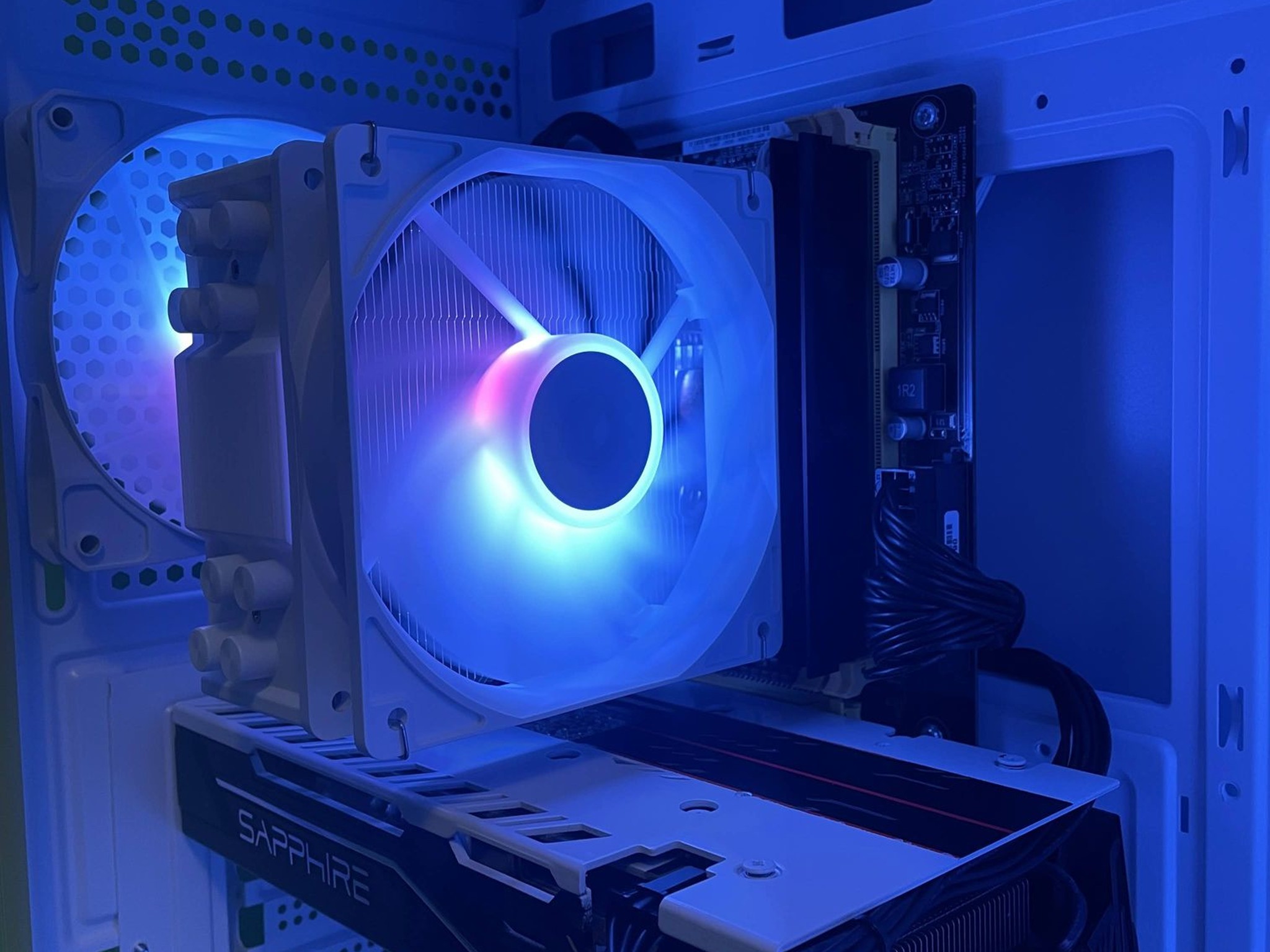 Frost White Budget Gaming PC | Intel i7 / AMD RX580 / 8GB / 1.1TB Win 11 Pro + Wi-Fi
