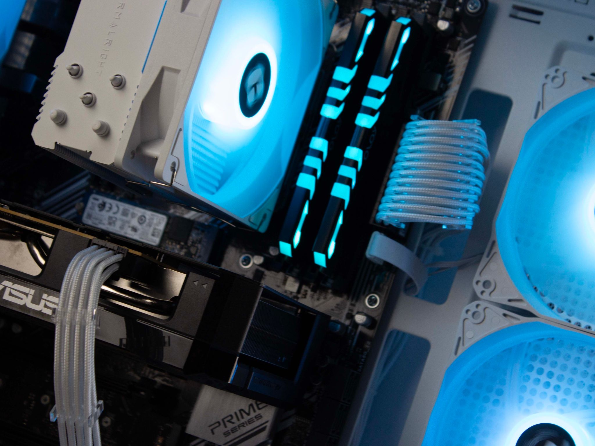 🧊❄️🧊 White Gaming PC – RTX 5060, Ryzen 5 5600, 16GB RAM, 1TB SSD - WiFi, BlueTooth 🧊❄️🧊