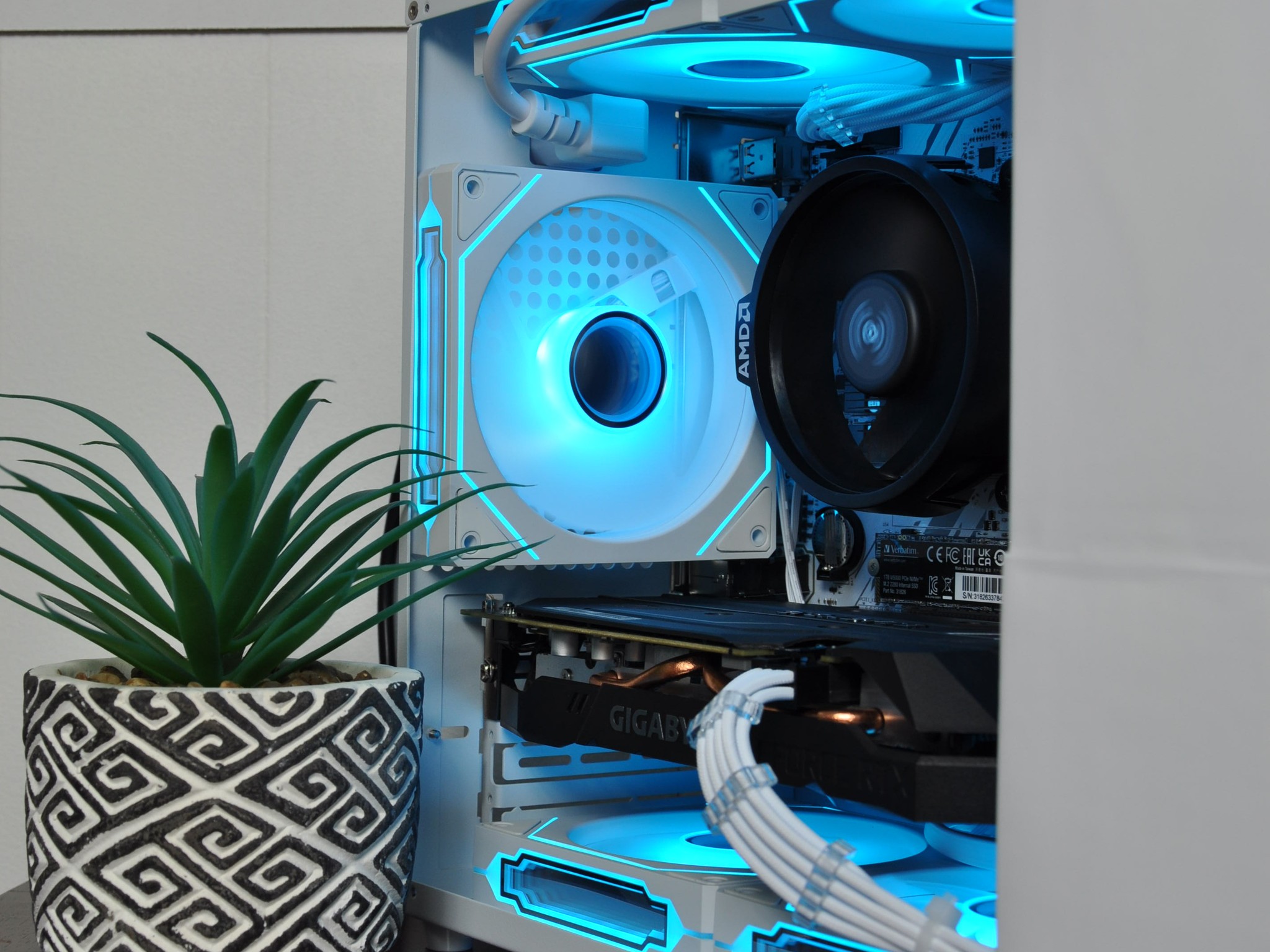 MINI WHITE PC | RTX 2060 OC | AMD RYZEN 5 5500 | 16GB RAM | 1TB GEN 4 SSD | FREE WIFI 6 | $590