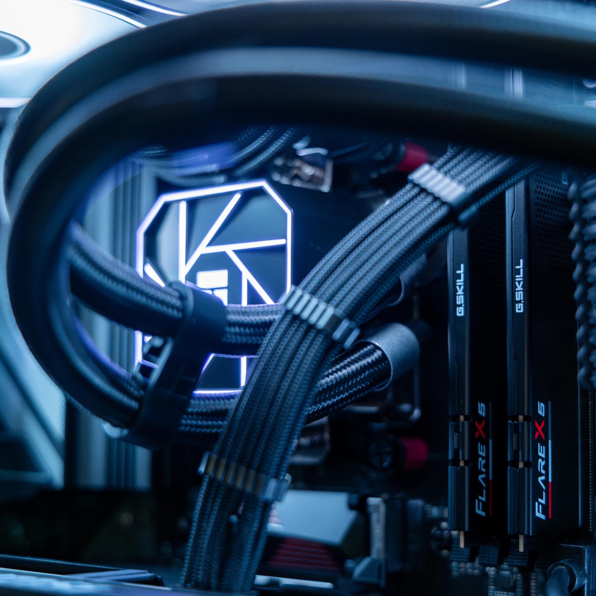 ☄️ Onyx 2.0 ☄️ RTX 5070ti / AMD R7 9700X / 2TB NVME / 32GB DDR5 RAM / 360 AIO / Windows 11 Pro