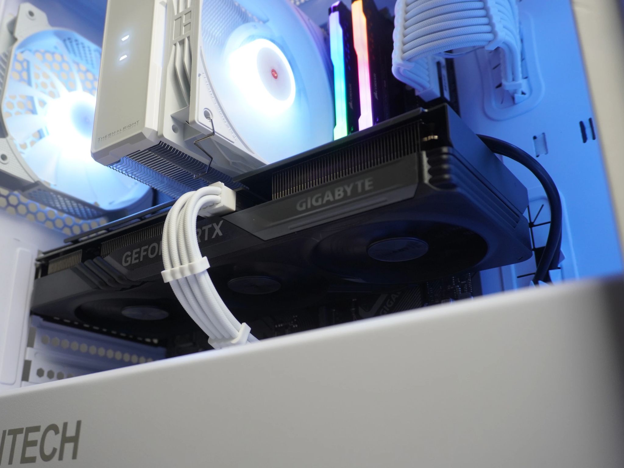 White & Black RTX 4060 Gaming PC