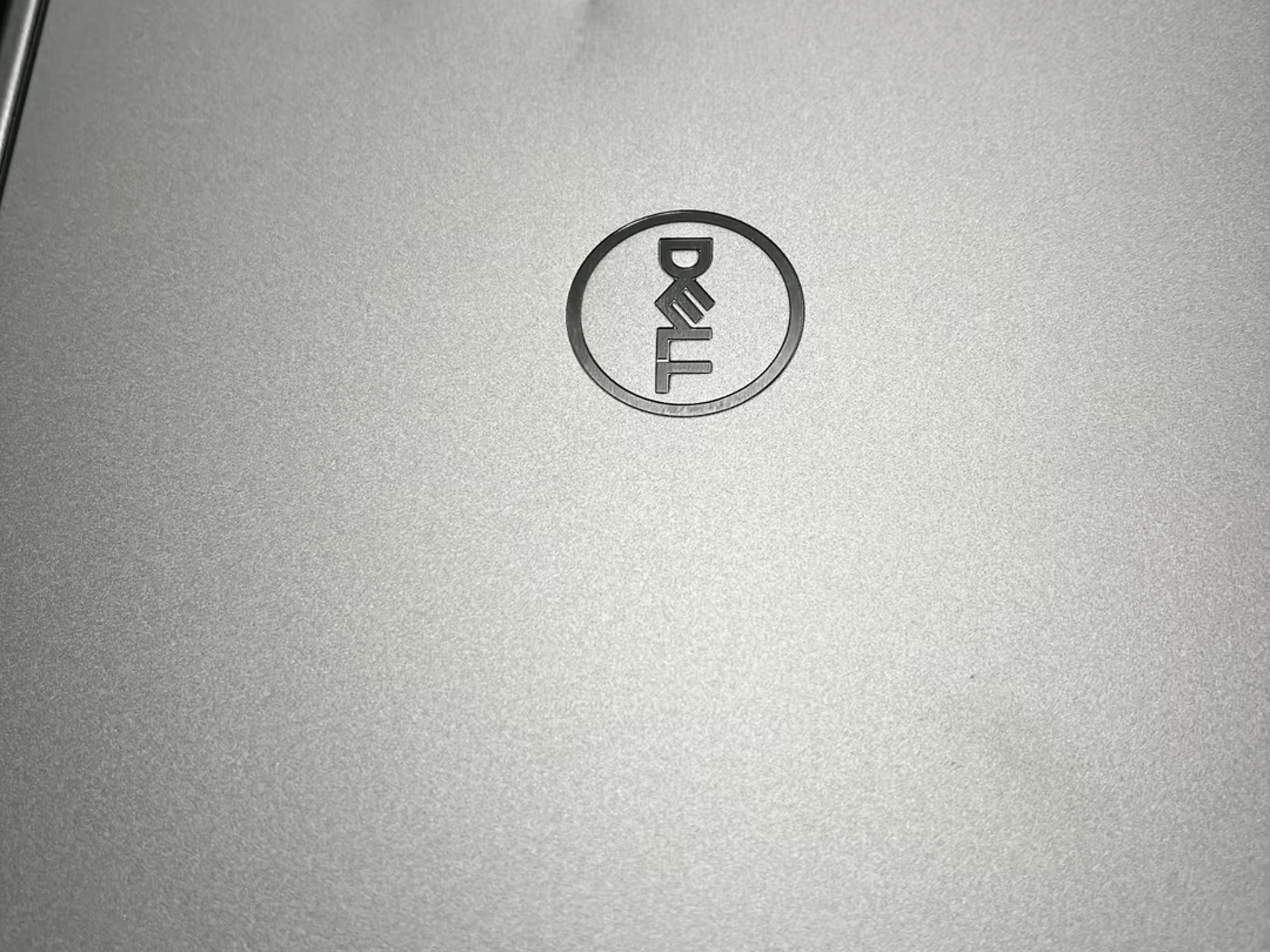 Dell Inspiron 13 7391 2n1 13.3” FHD (Cracked Screen)