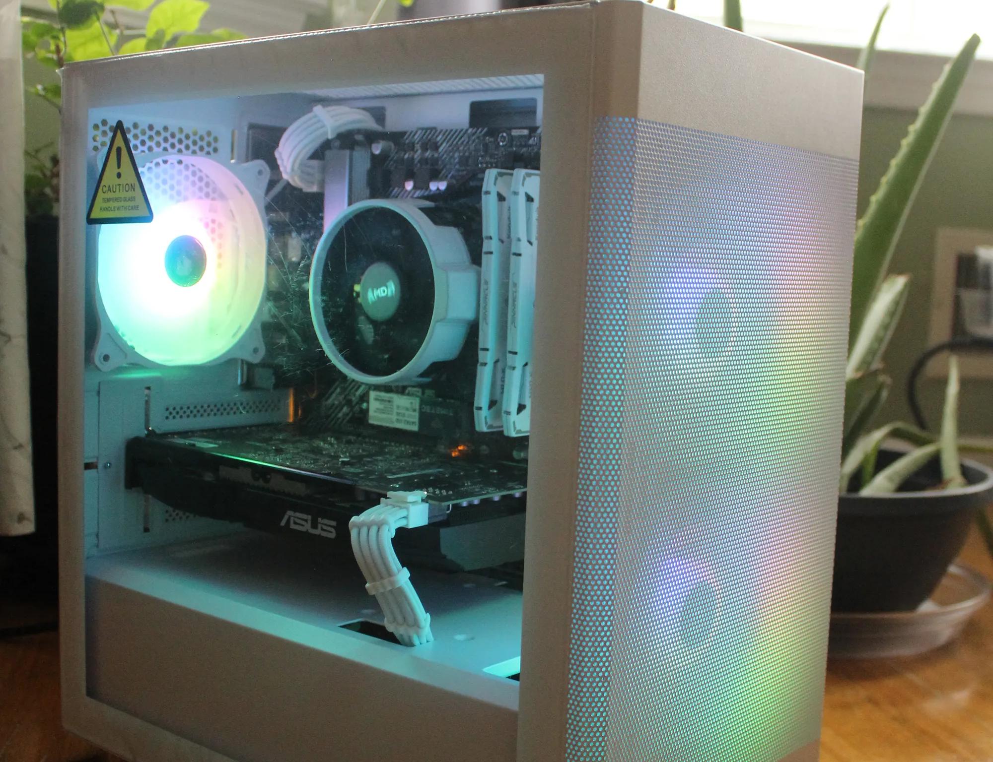 |200+ FPS FORTNITE| All White Ryzen 3 4100- RX 580- 16GB RAM- 512GB SSD WIFI