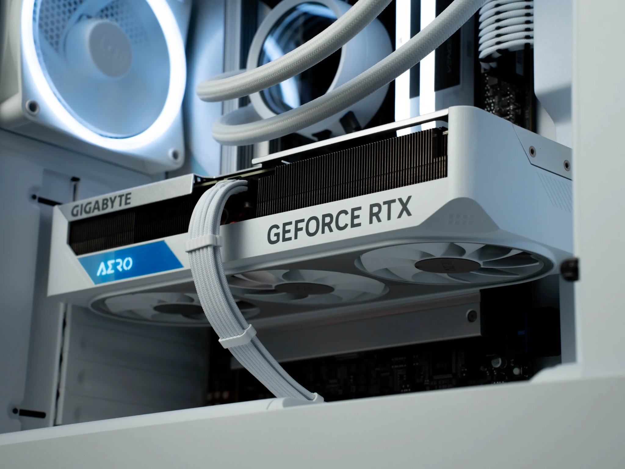 ~The Classic~ (RTX 4070 Ti | Ryzen 7 7700X | 32gb DDR5 6000MHz | 2tb SSD | WiFi | Bluetooth)