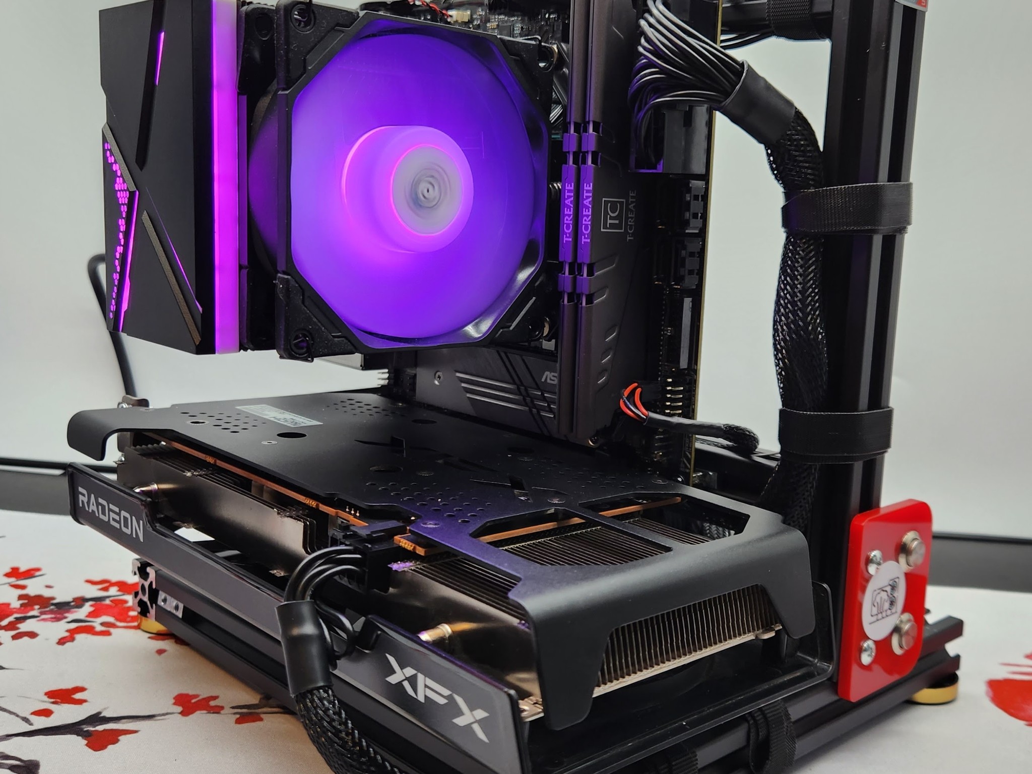Tiny Portable Rig Ryzen 5 / 32GB DDR 4 / 1TB SSD / RX 6600 8GB