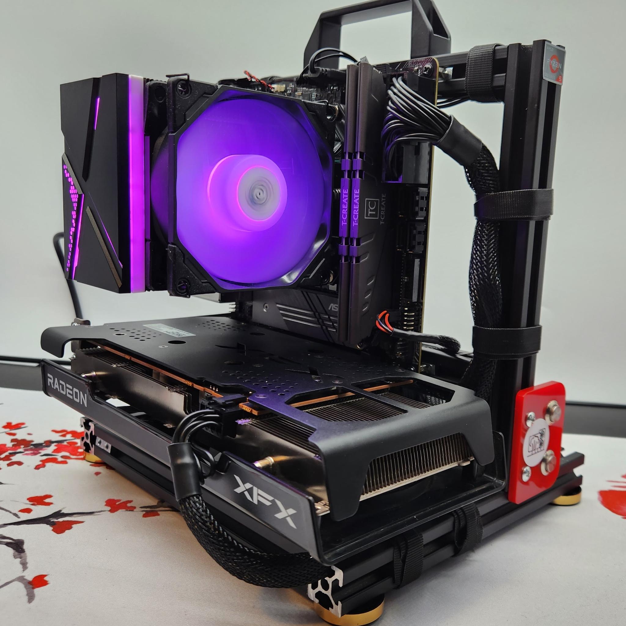 Tiny Portable Rig Ryzen 5 / 32GB DDR 4 / 1TB SSD / RX 6600 8GB