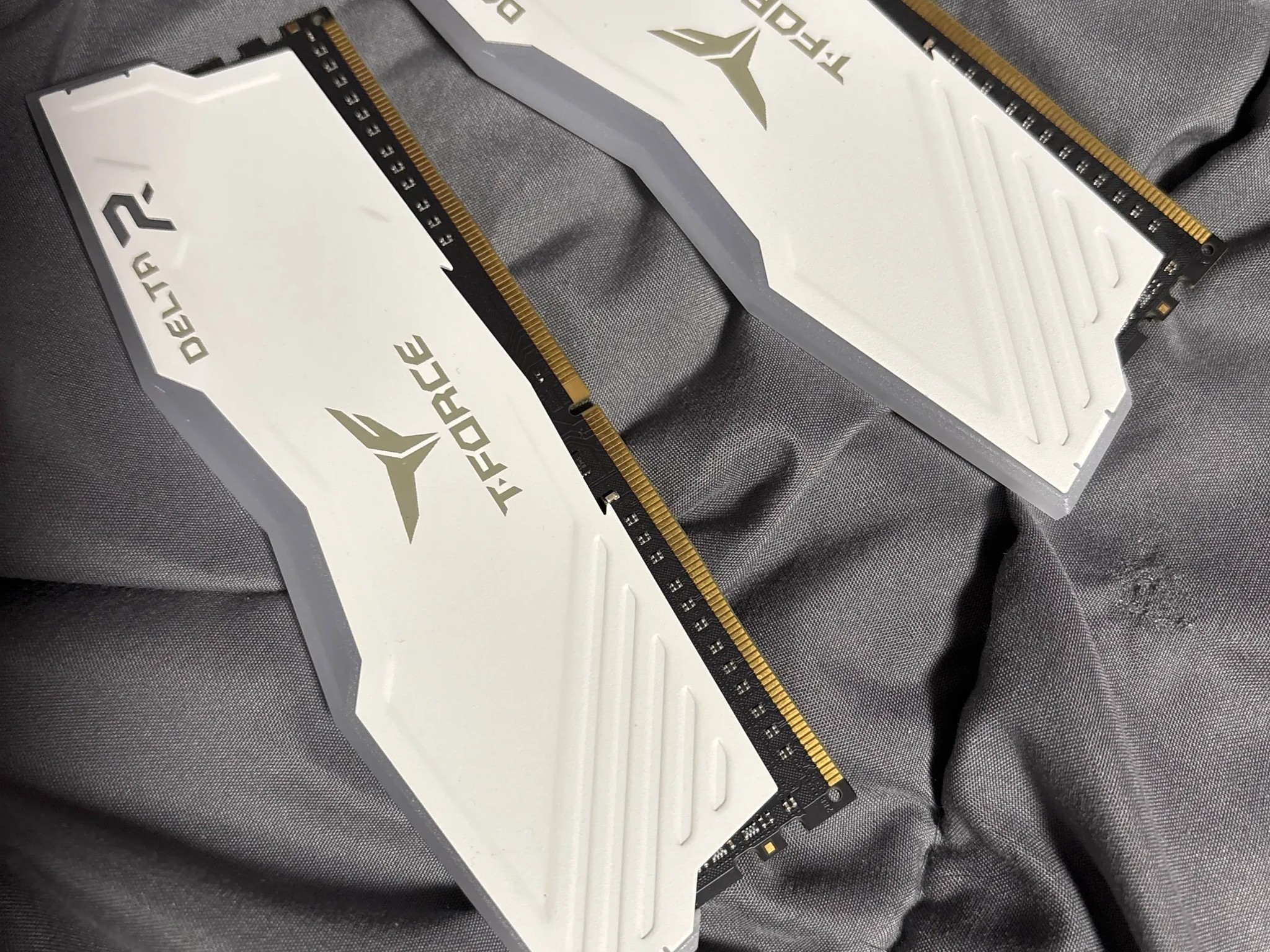 4x Corsair/2x T-Force DDR4 RAM