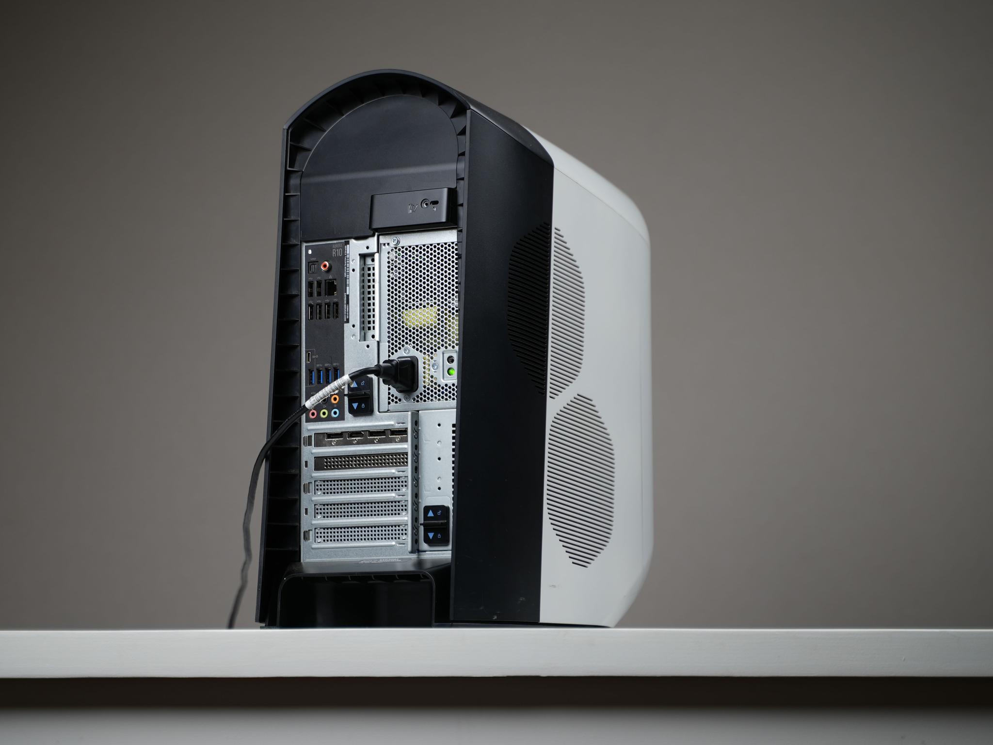 “AURAFORM 4” RX 5700 Ryzen 7 3700X 16GB 2TB Windows 11 PRO Gaming PC Powerhouse