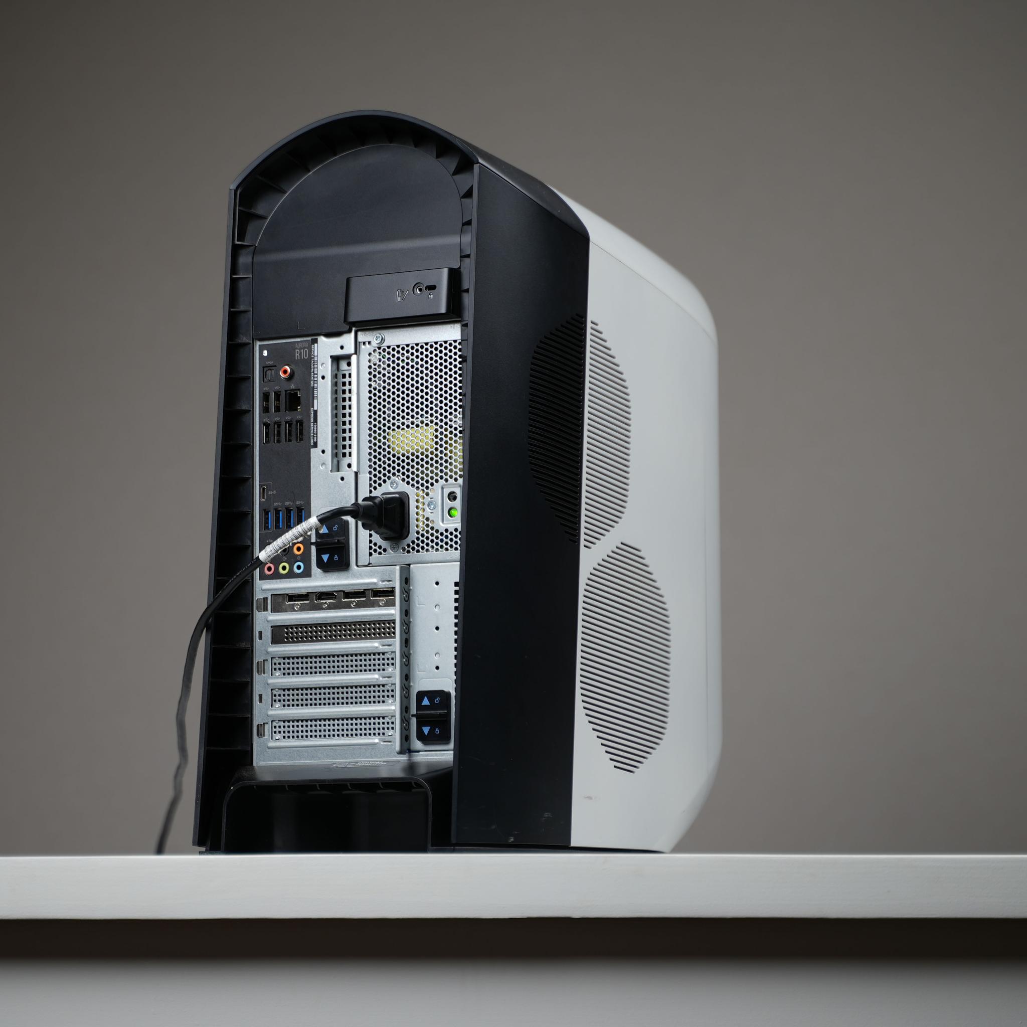 “AURAFORM 4” RX 5700 Ryzen 7 3700X 16GB 2TB Windows 11 PRO Gaming PC Powerhouse