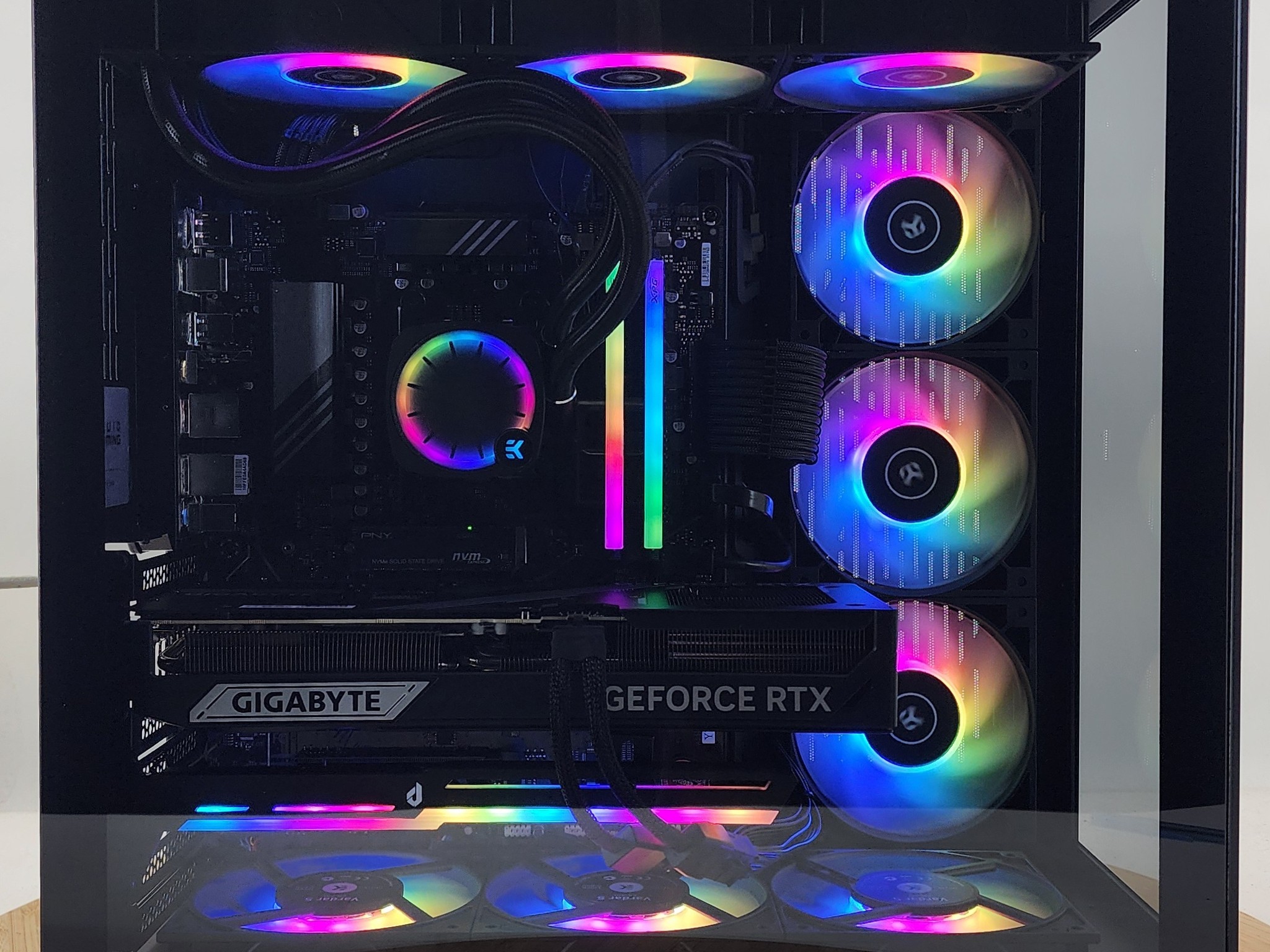 Gaming PC Ryzen 7 9700X 32GB RAM 2TB SSD RTX 5070 Ti 16GB Windows 11 Computer