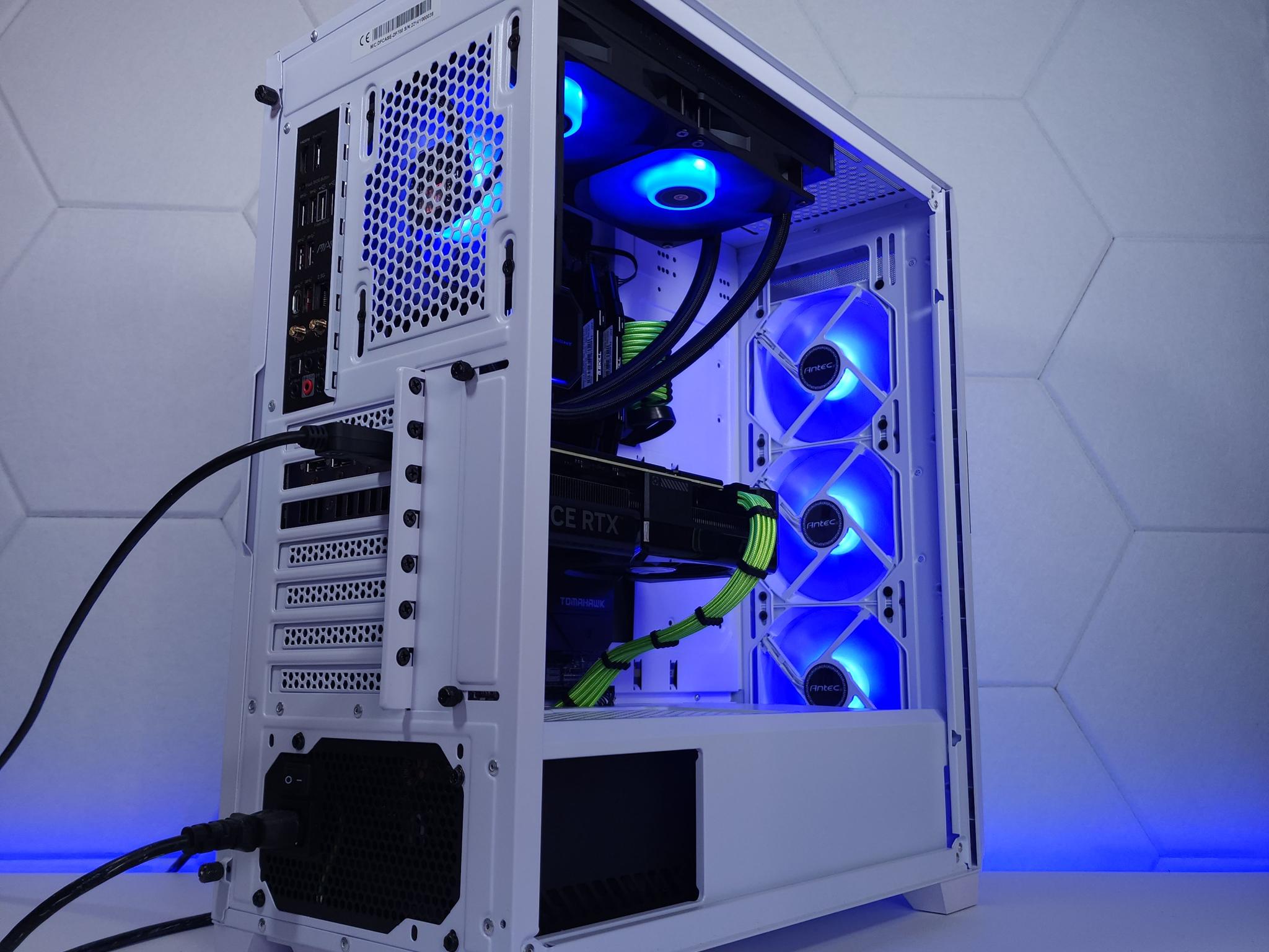 💚🤍RTX 4070 | Core i5 12600K | 32GB 3200MHz | 1TB NVMe SSD