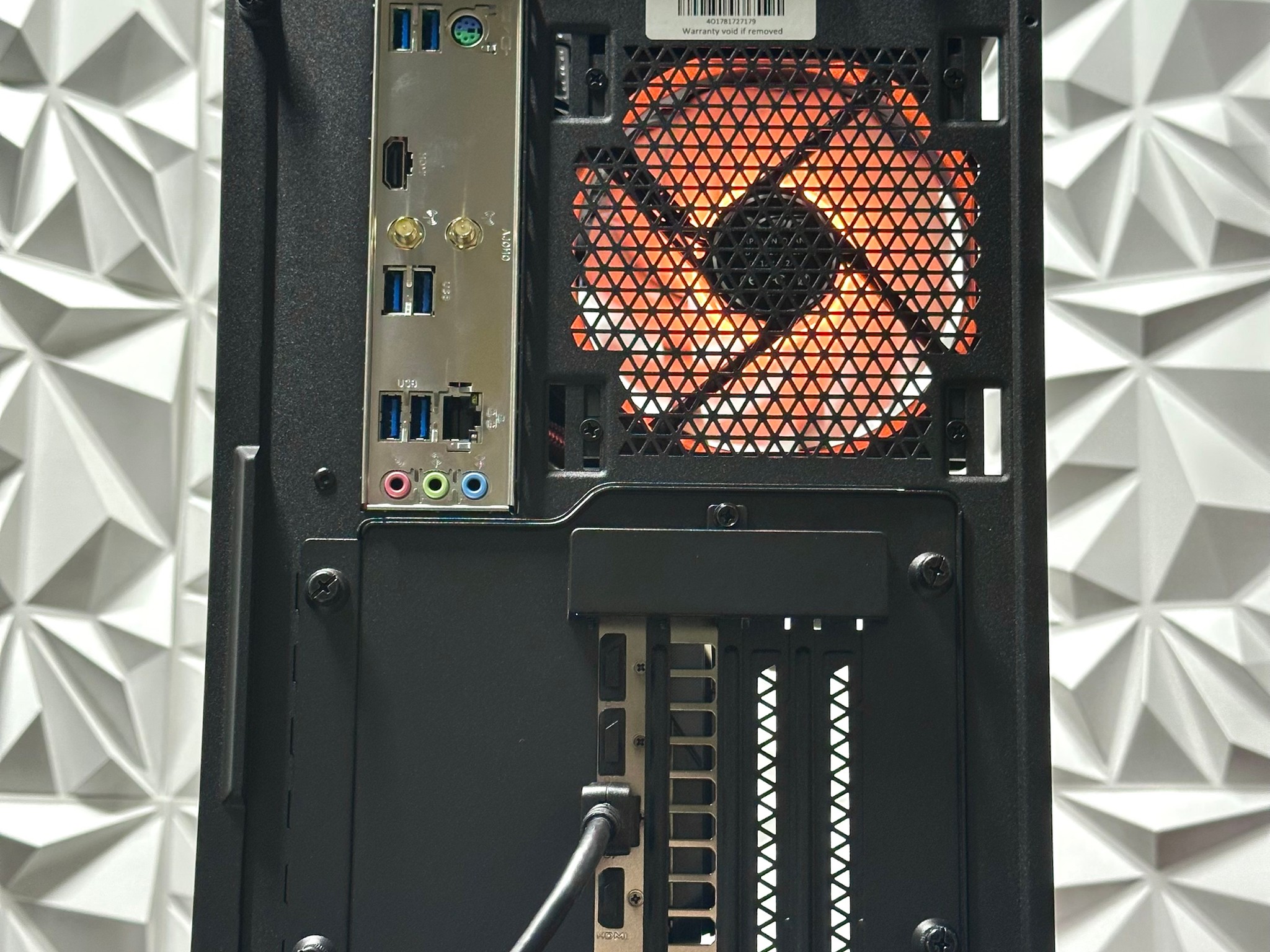 Gaming pc / Ryzen 5 5600x / RTX 5060 / 32GB 3200MHz Ram / 1TB crucial SSD / B550 / windows 11 pro