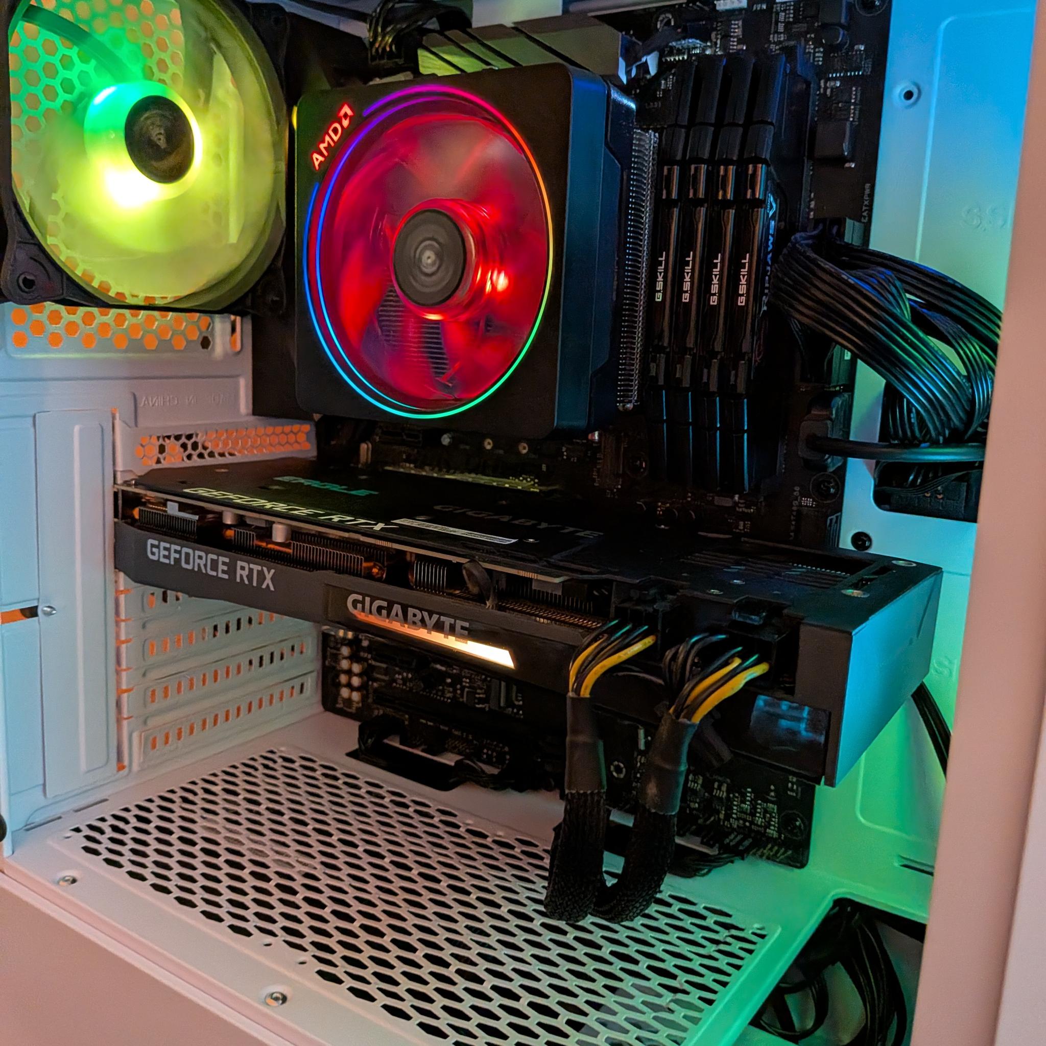 Ryzen 5500 (@4.6Ghz) | RTX 3070 | 32 GB | 1 TB SSD | 650W