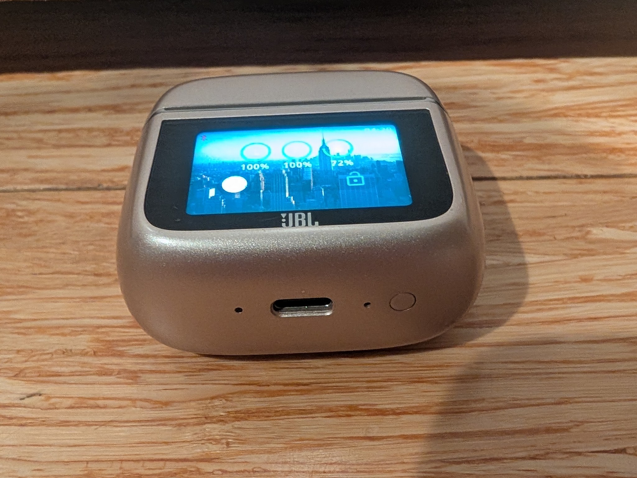 JBL Tour Pro 3s