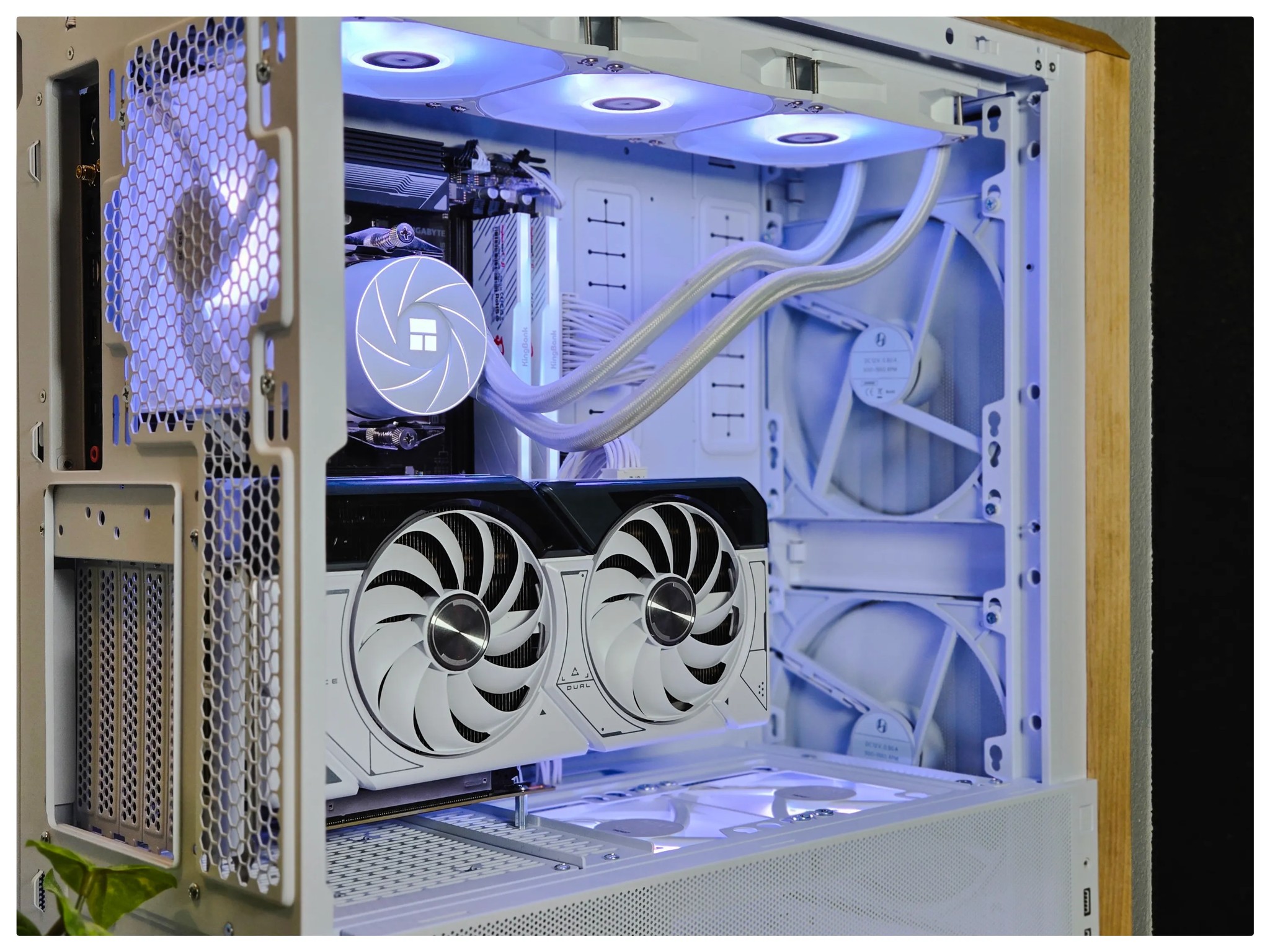RTX 4070 | Ryzen 7 7700 | Wi-Fi | White Gaming PC
