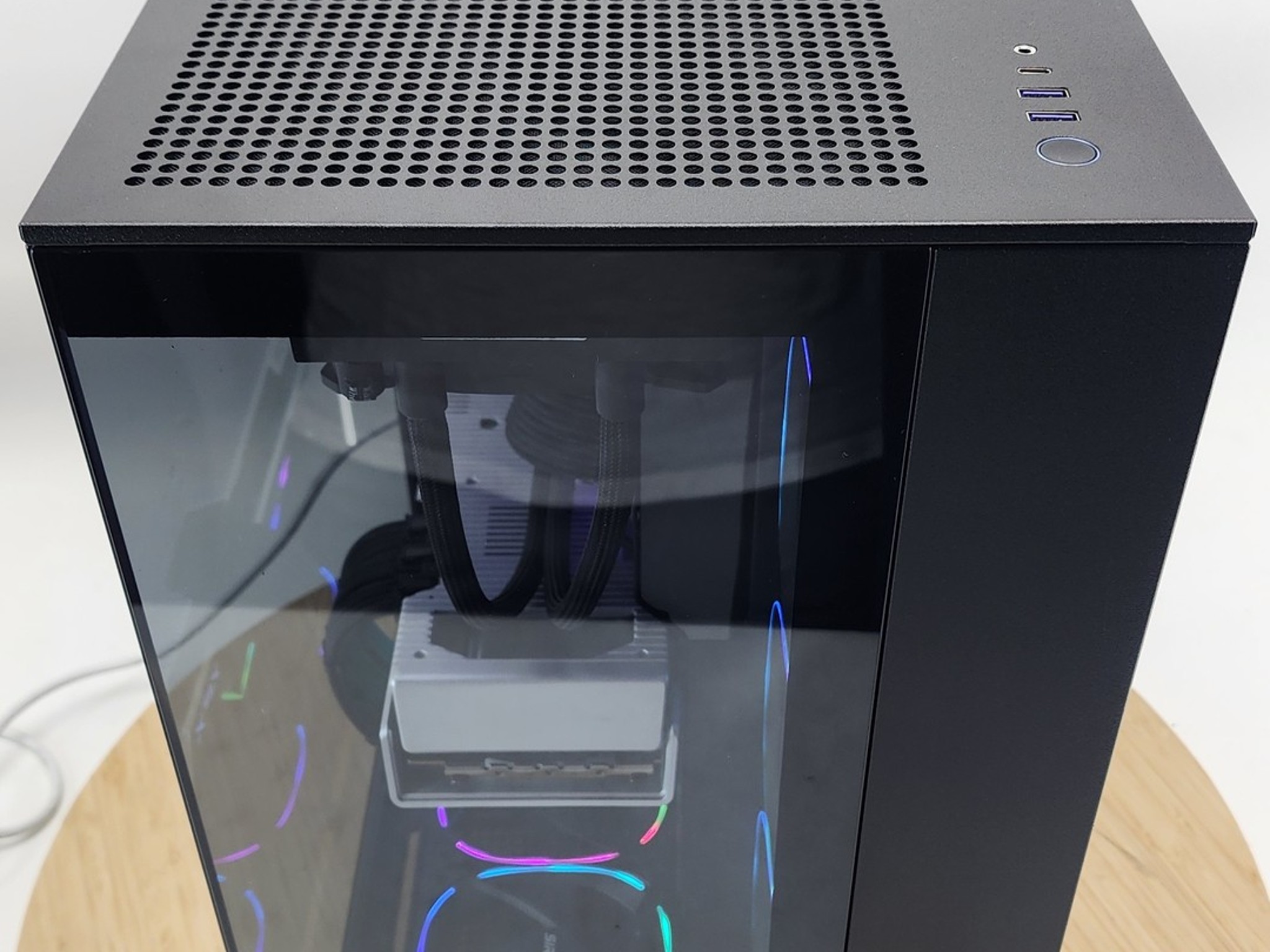 Gaming PC Ryzen 7 9700X 32GB RAM 2TB SSD RX 7900 XTX 24GB Windows 11 Computer