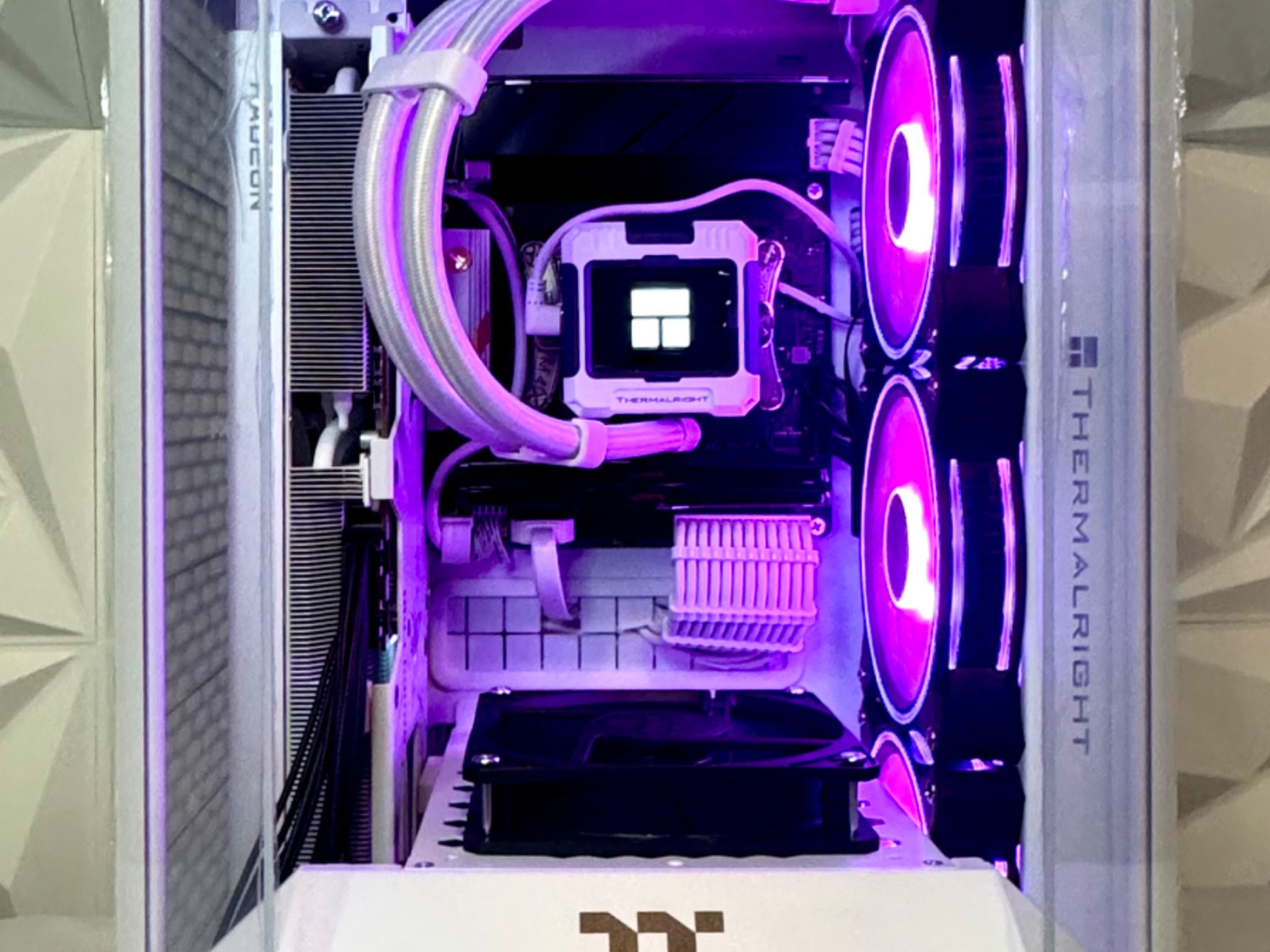 🚀🐰|High-end Gaming Pc| Ryzen 7 9700x, 9070xt, 64gb, 2tb, Wifi