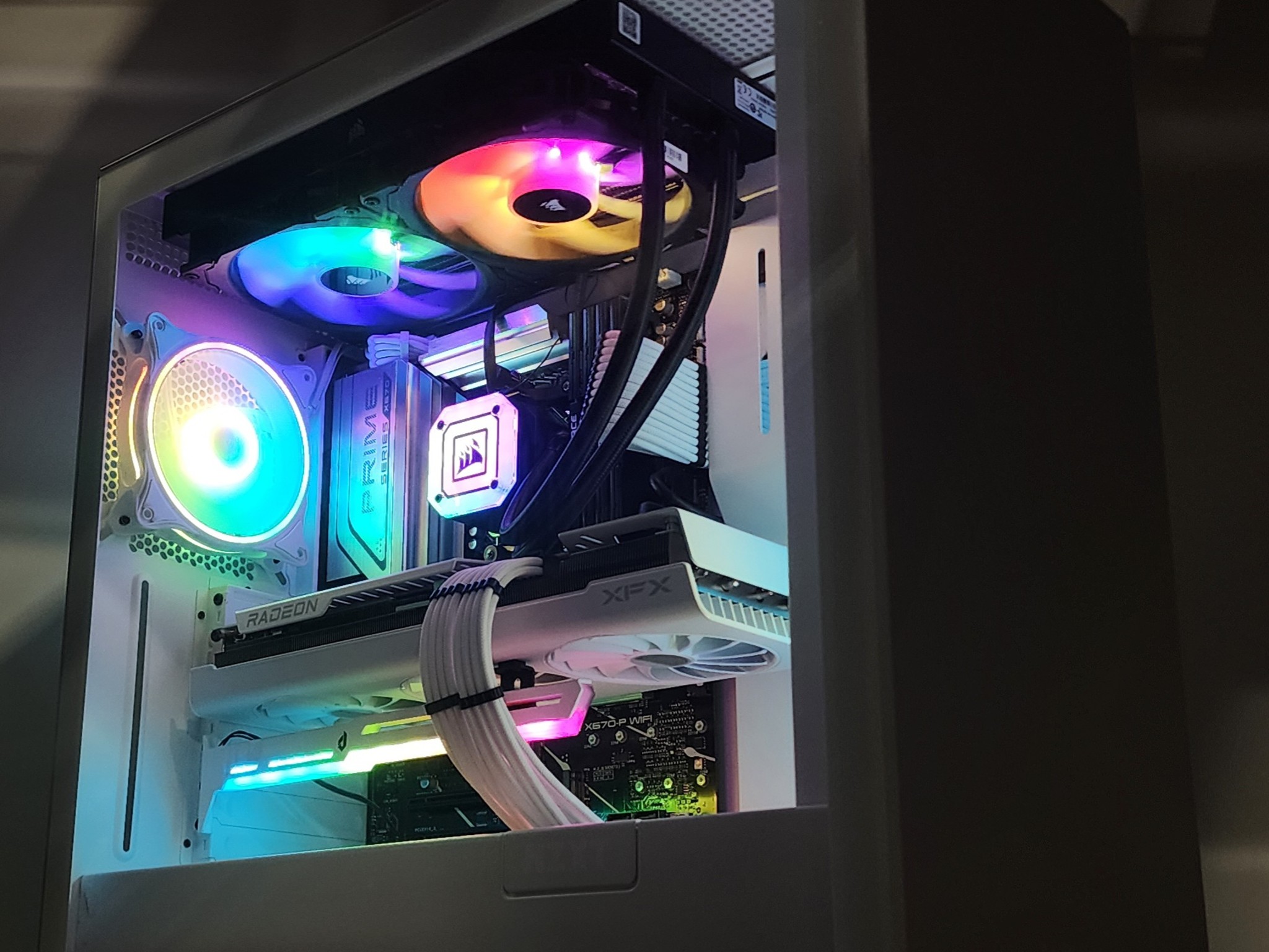 Gaming PC Ryzen 7 9700X 32GB RAM 1TB SSD RX 7800 XT 16GB Windows 11 Computer