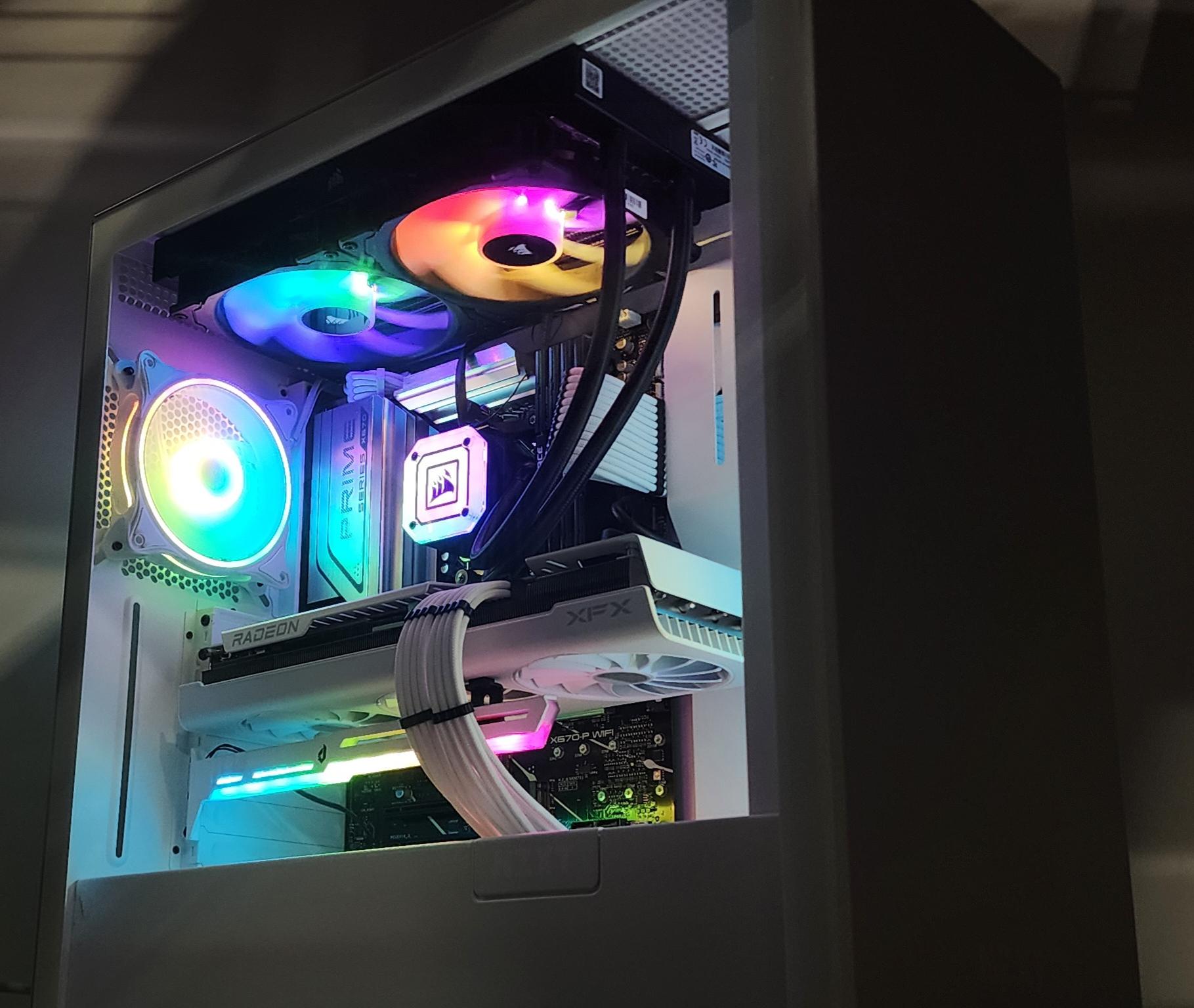 Gaming PC Ryzen 7 9700X 32GB RAM 1TB SSD RX 7800 XT 16GB Windows 11 Computer