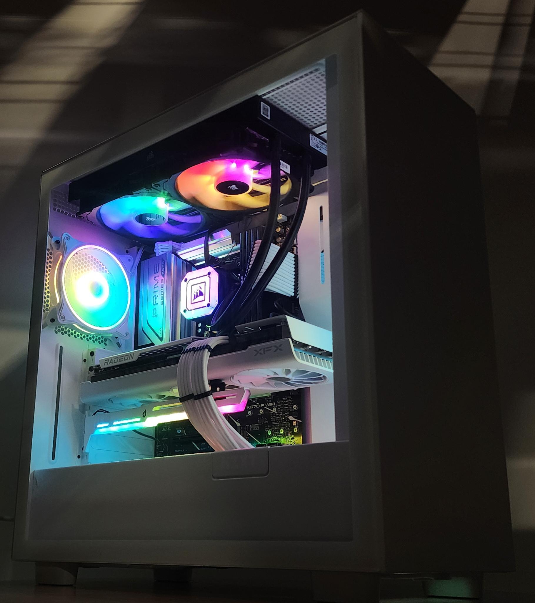 Gaming PC Ryzen 7 9700X 32GB RAM 1TB SSD RX 7800 XT 16GB Windows 11 Computer