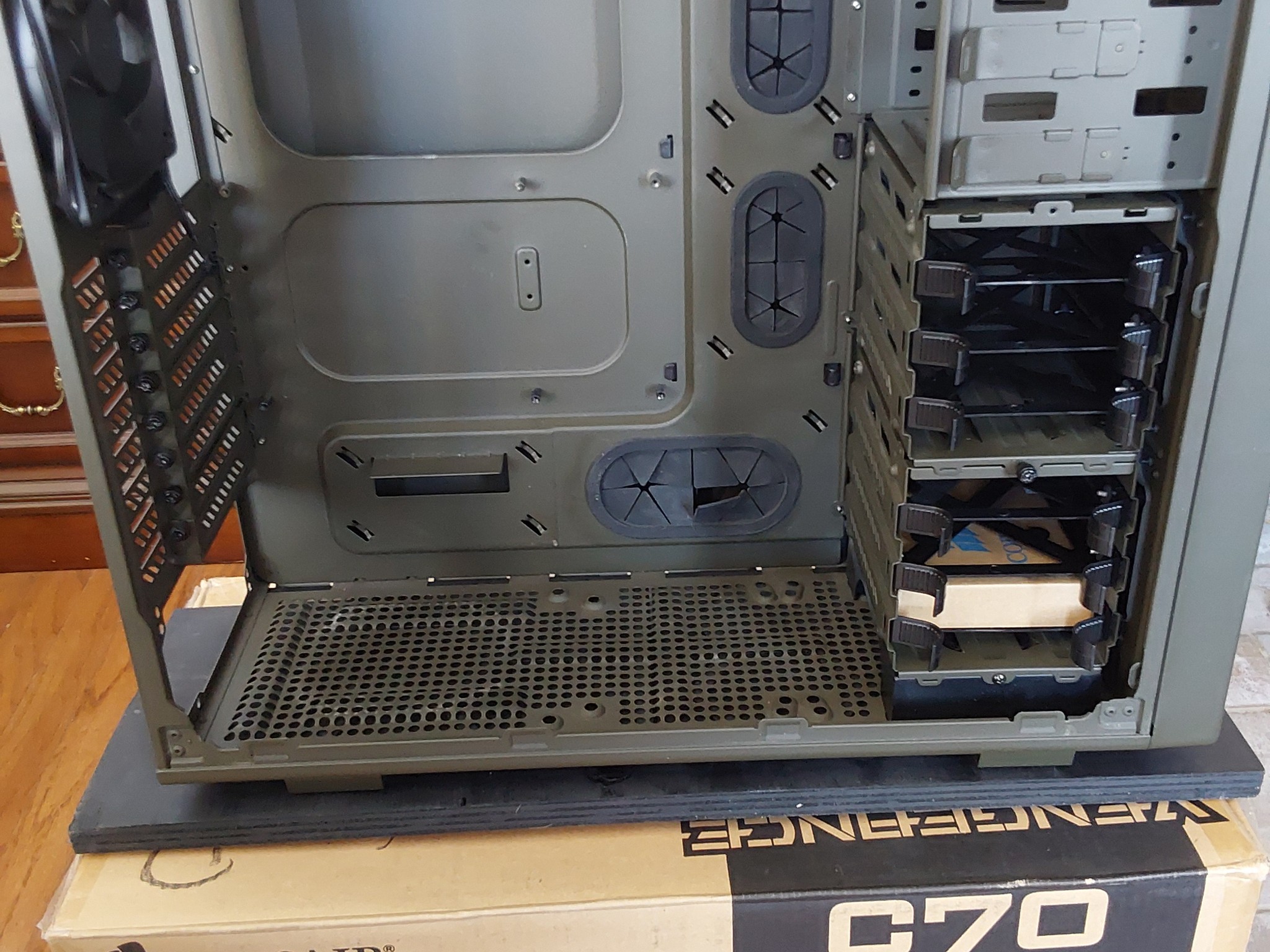 Classic Corsair Vengeance Series C70 Steel ATX Mid Tower Computer Case (Military Green!)