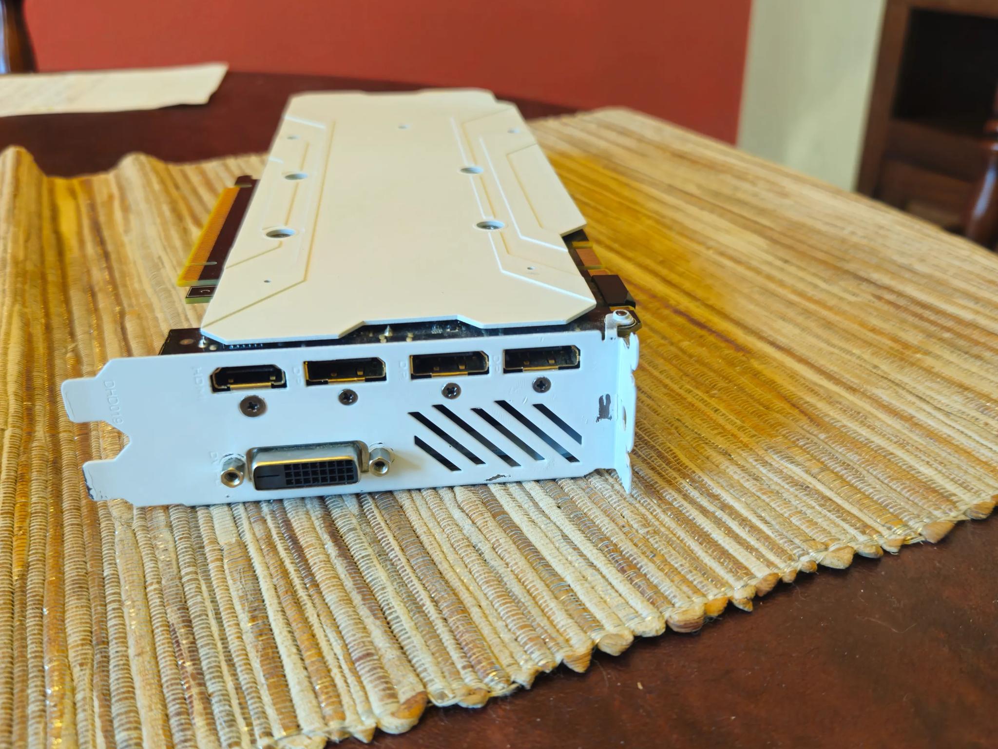 White GTX 1080