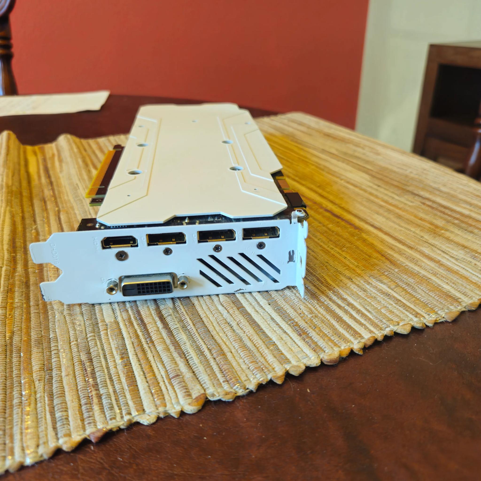 White GTX 1080