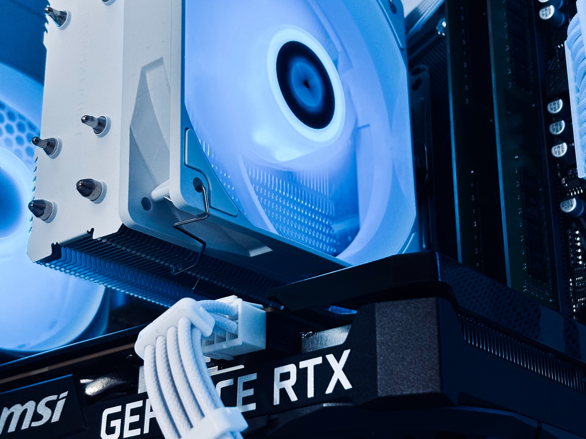 💙🤍 RTX 3060Ti / Ryzen 5 3600 / 16GB Gaming PC 🤍💙