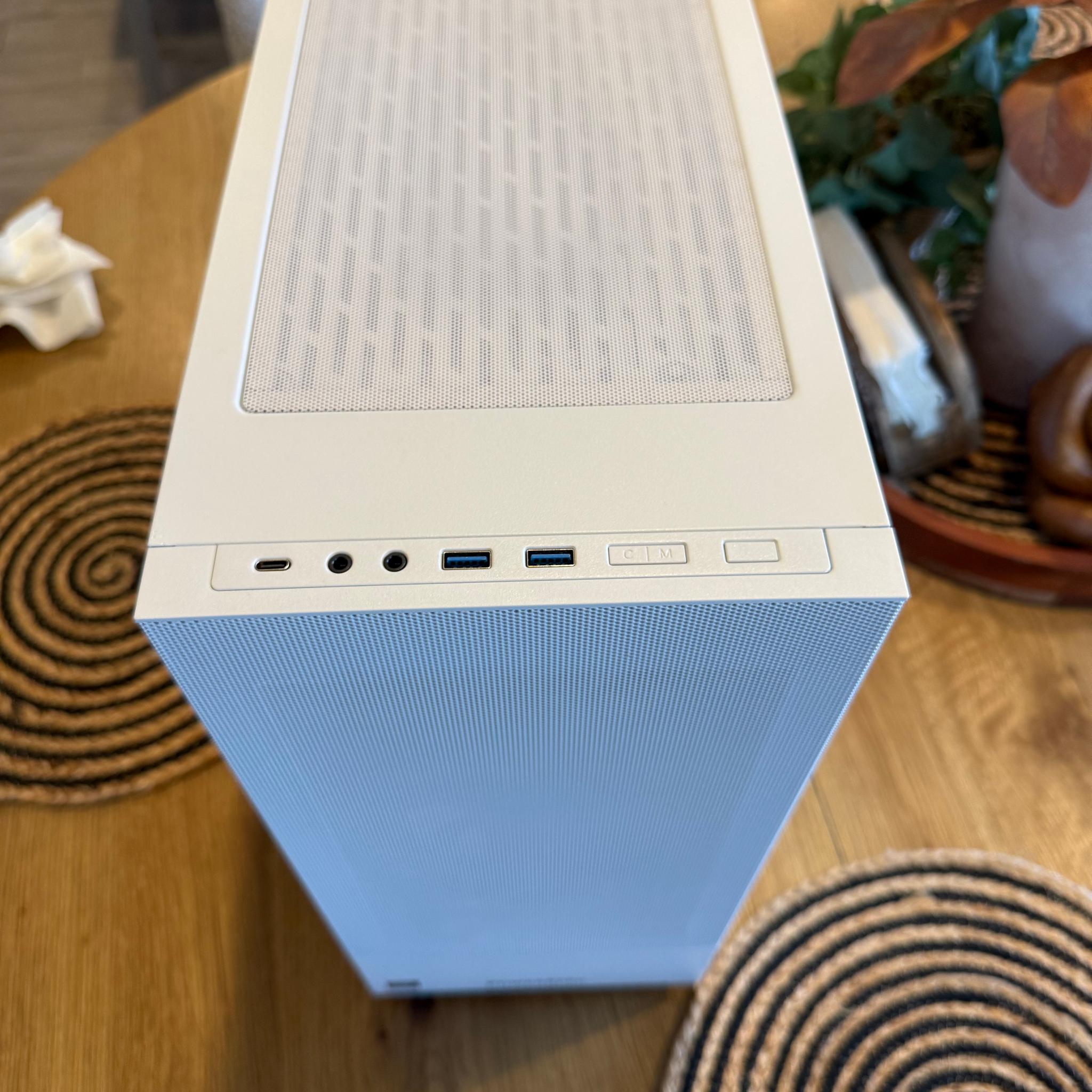 RTX 5080 (16GB) | Ryzen 7 9800X3D | 32GB DDR5 | 4TB NVMe SSD