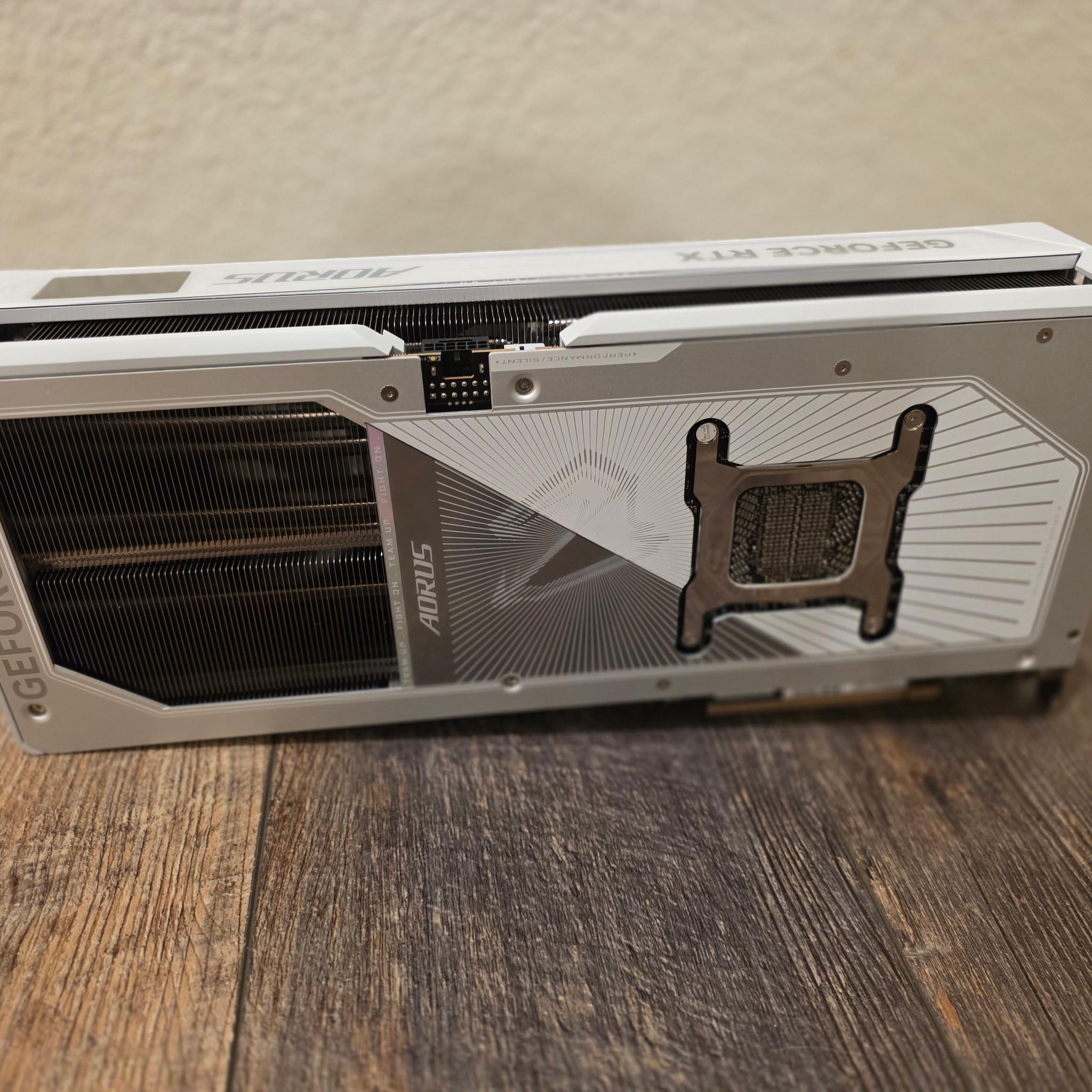 GIGABYTE AORUS GeForce RTX 5090 MASTER ICE 32G