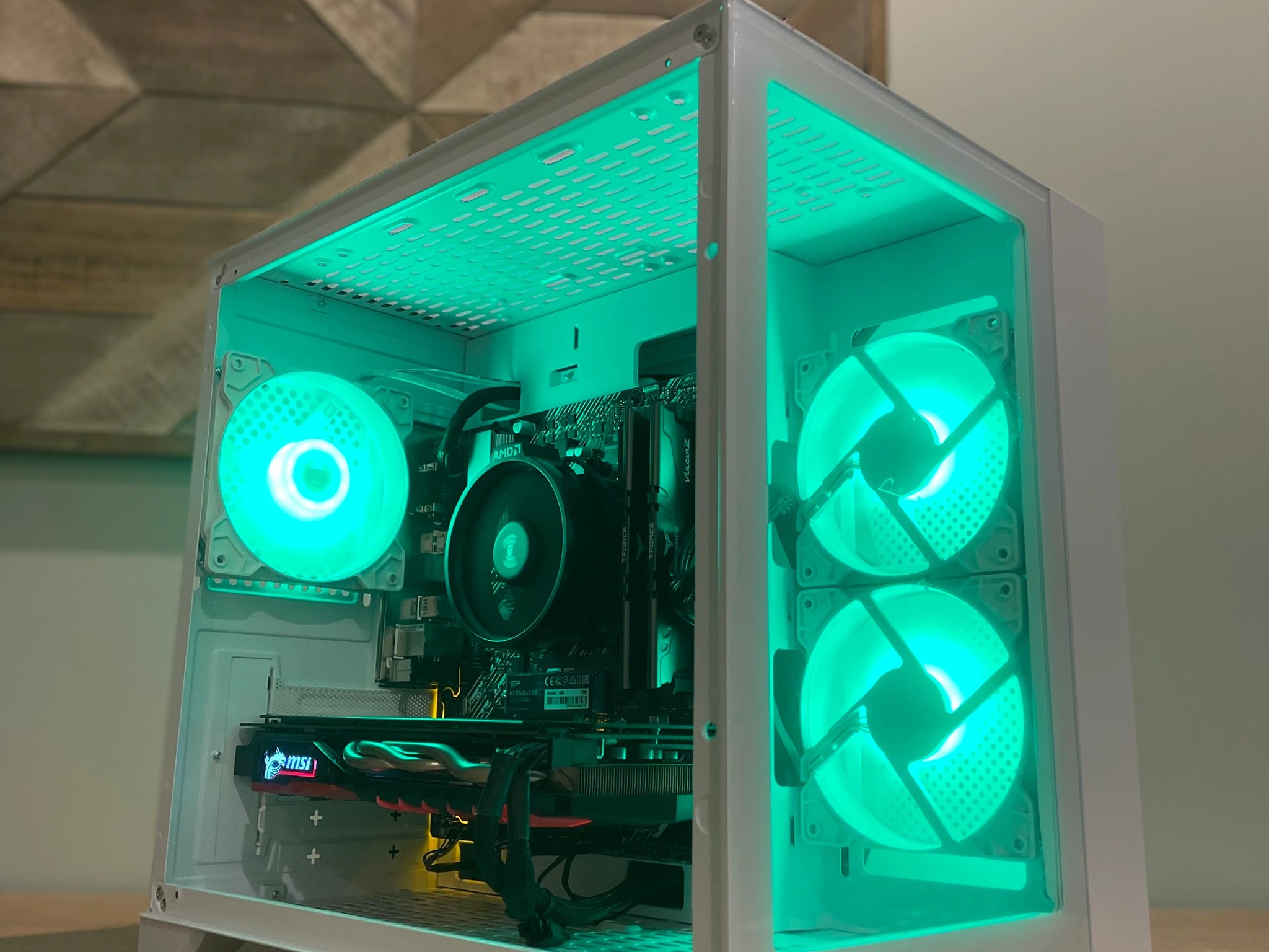 Custom Budget Gaming PC / RX 580 / Ryzen 3 1200 / 16 GB RAM / 1TB NVMe